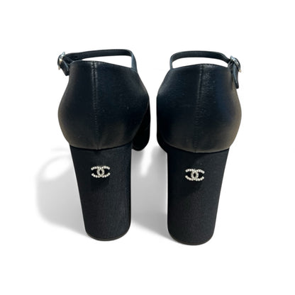 Chanel -   Escarpins en cuir noir Mary Jane T39