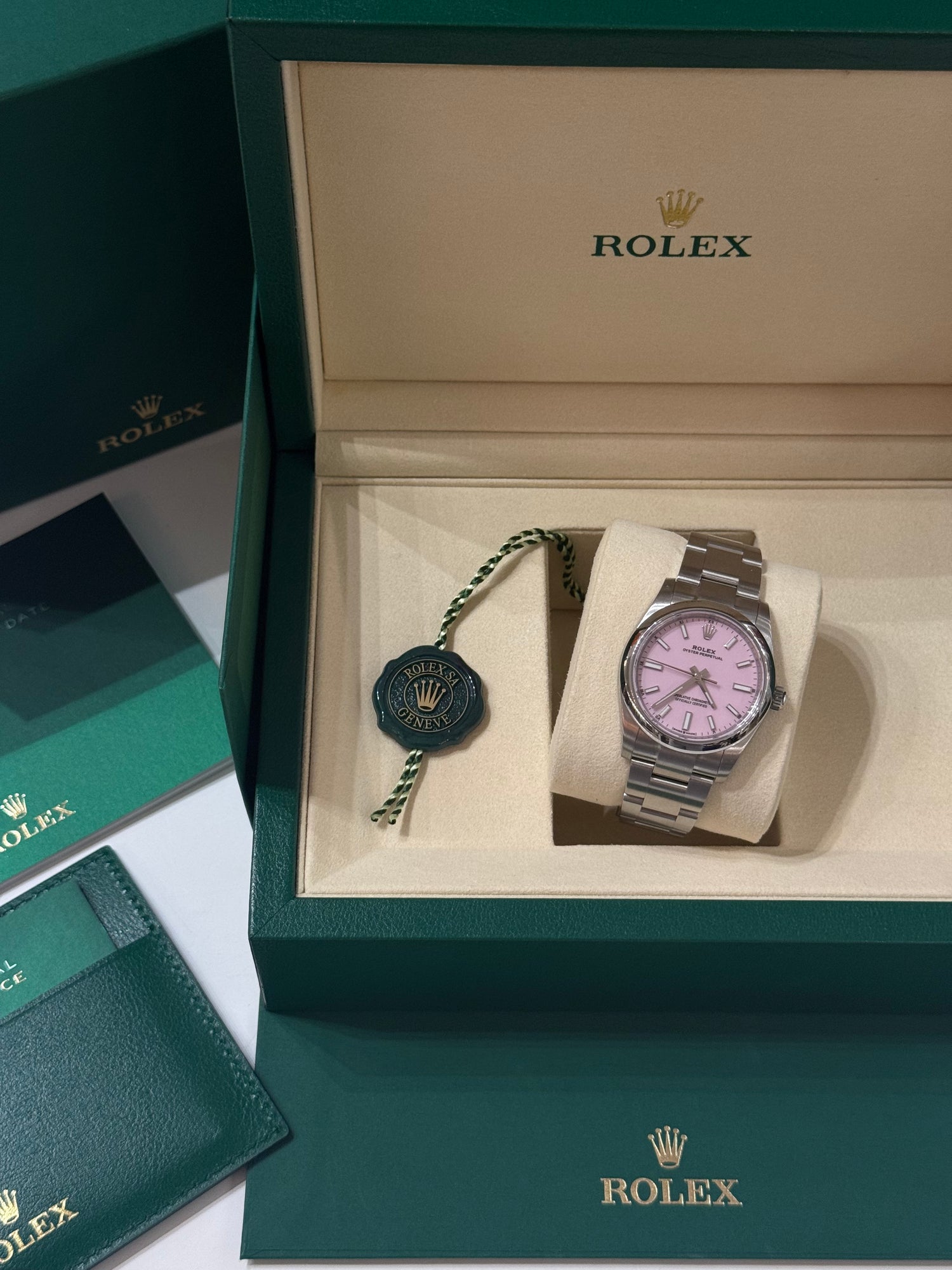 Rolex - Montre Oyster 34 mm Candy rose 2025
