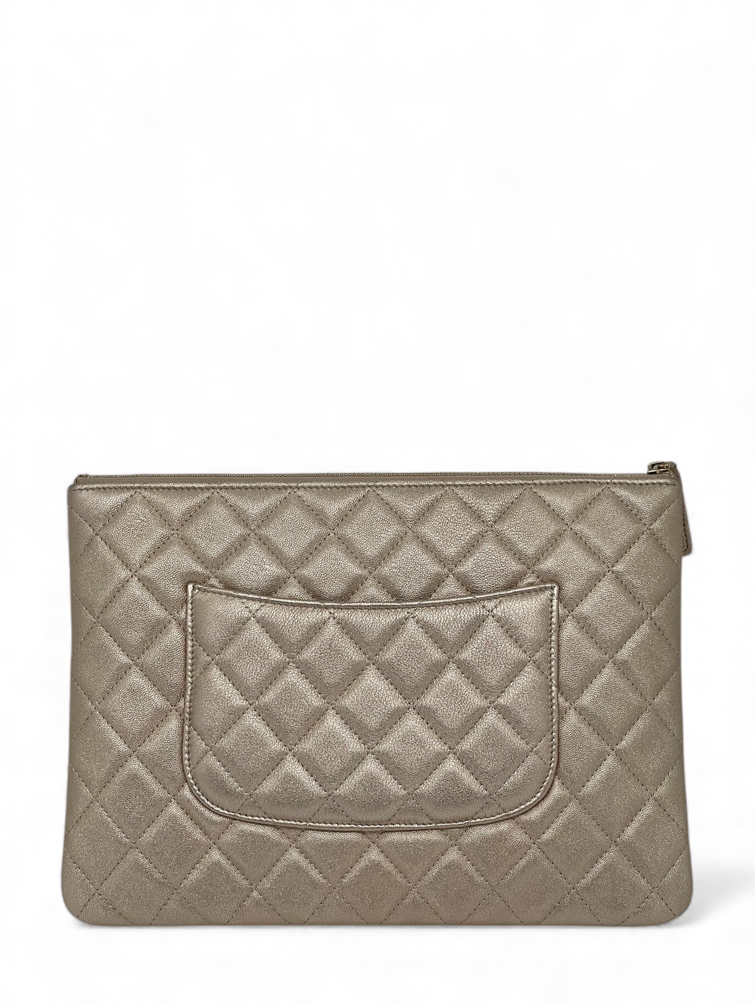 Chanel - Pochette dorée en cuir