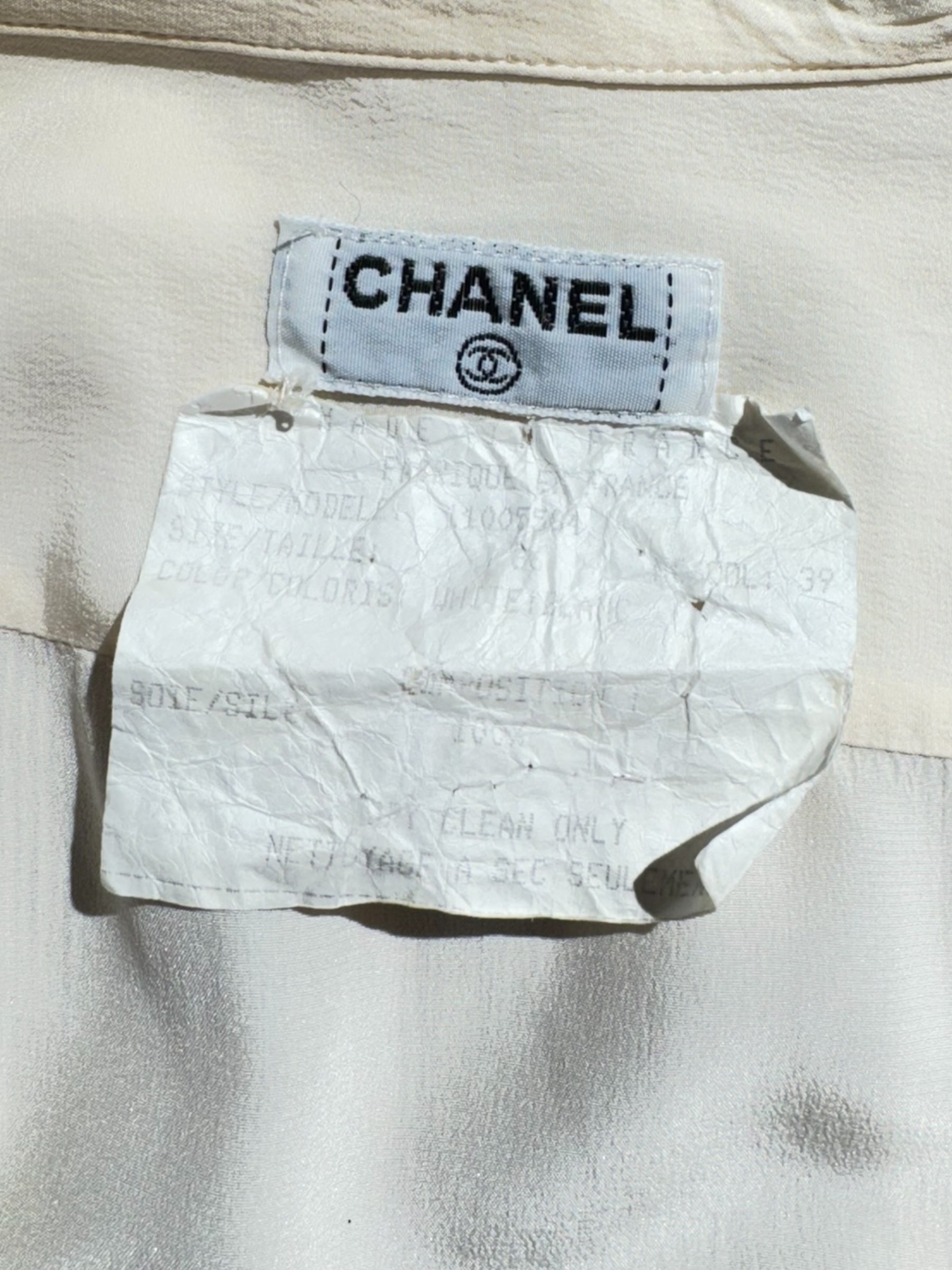 Chanel - Chemisier écru liseré noir T38