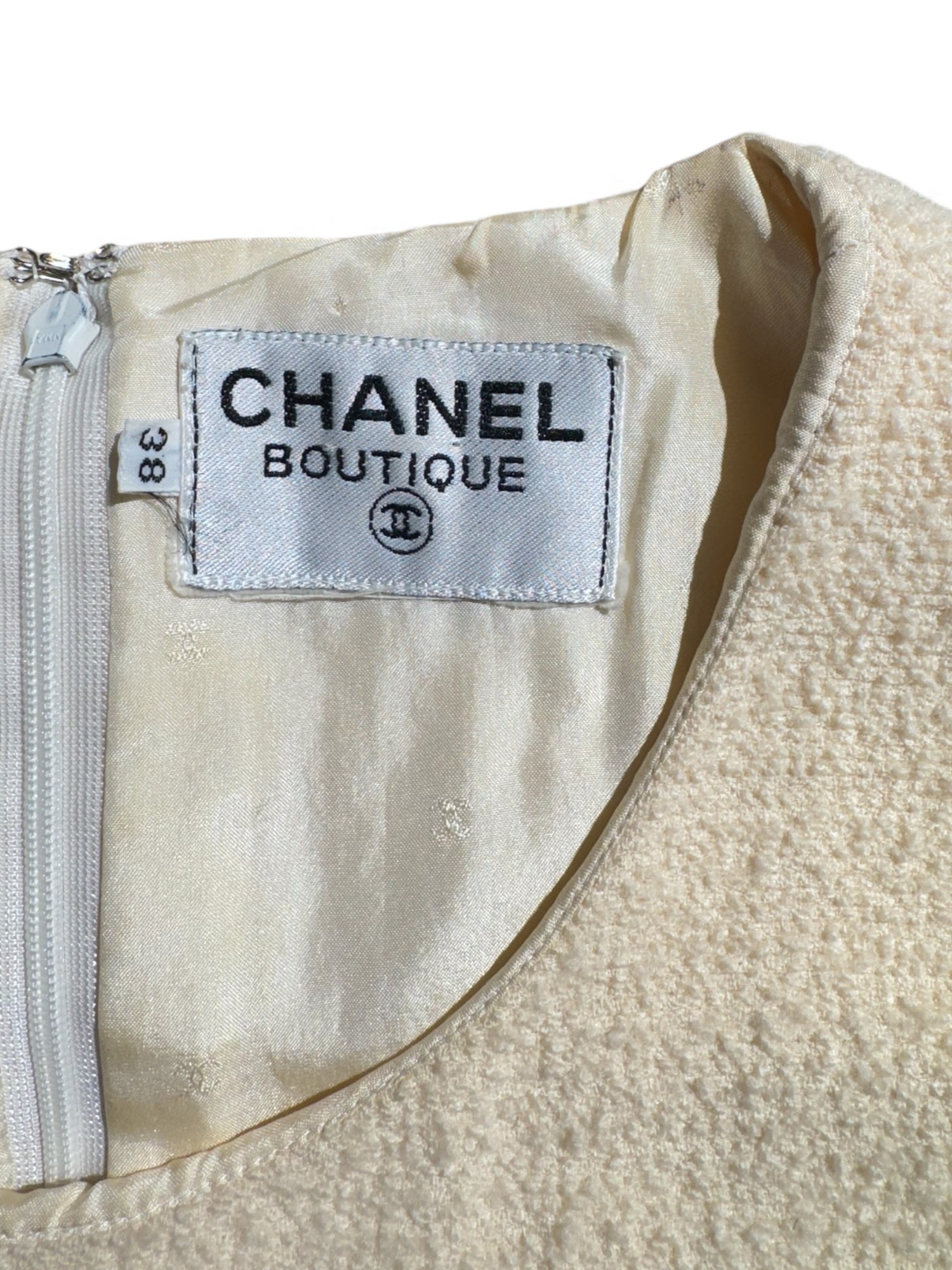 Chanel - Robe en tweed jaune beurre sans manches T38