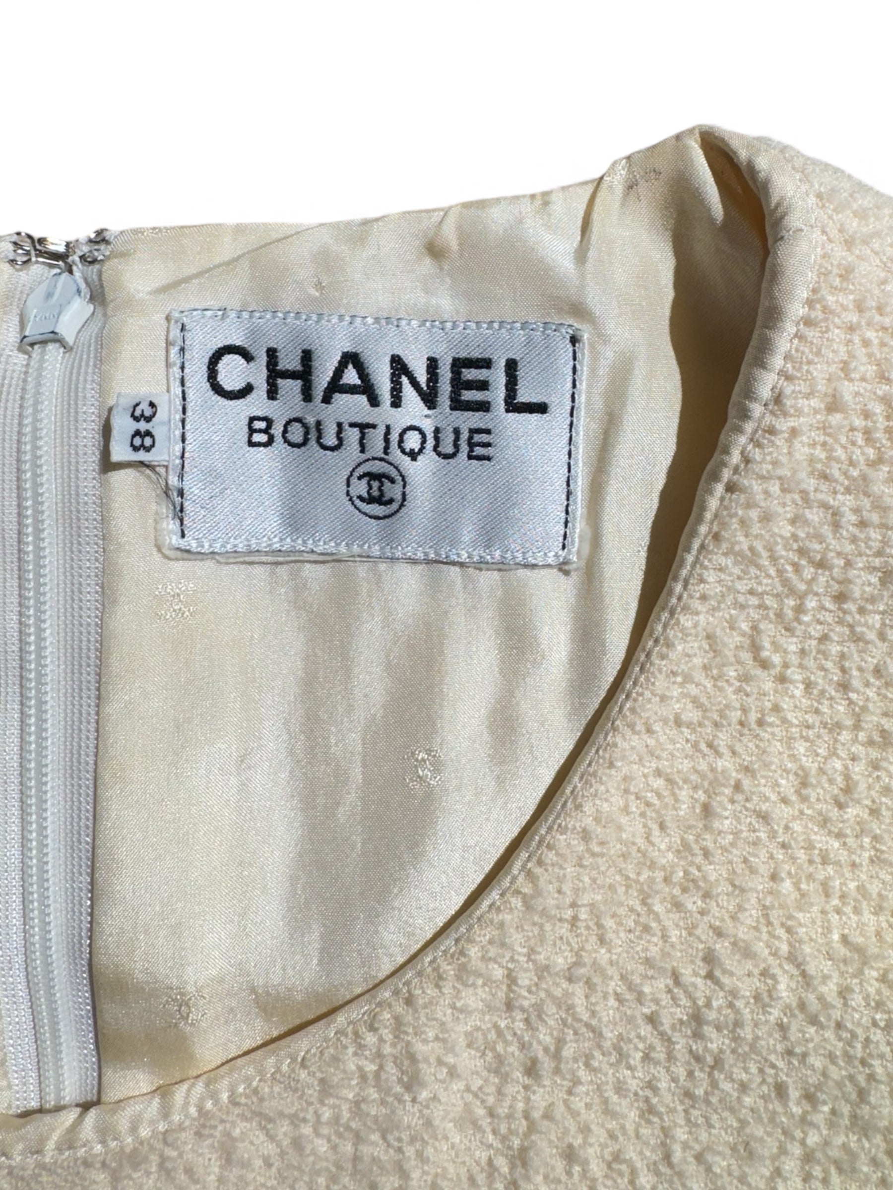 Chanel - Ärmelloses Kleid aus buttergelbem Tweed Größe 38
