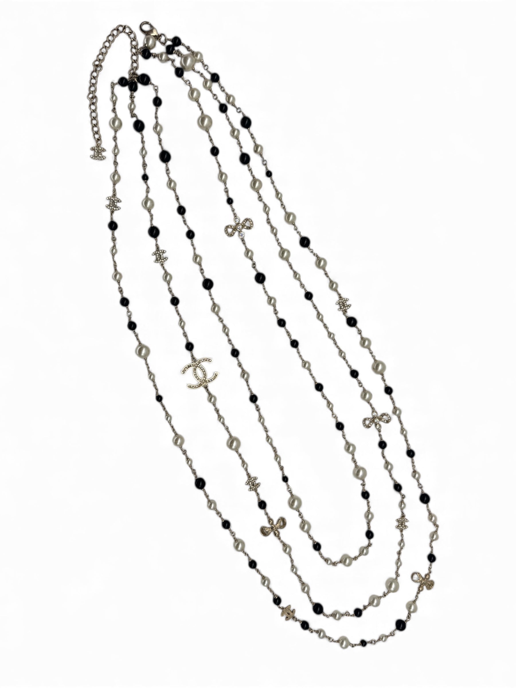 Chanel - Sautoir con perle bicolori