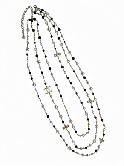 Chanel - Sautoir avec perles bicolores