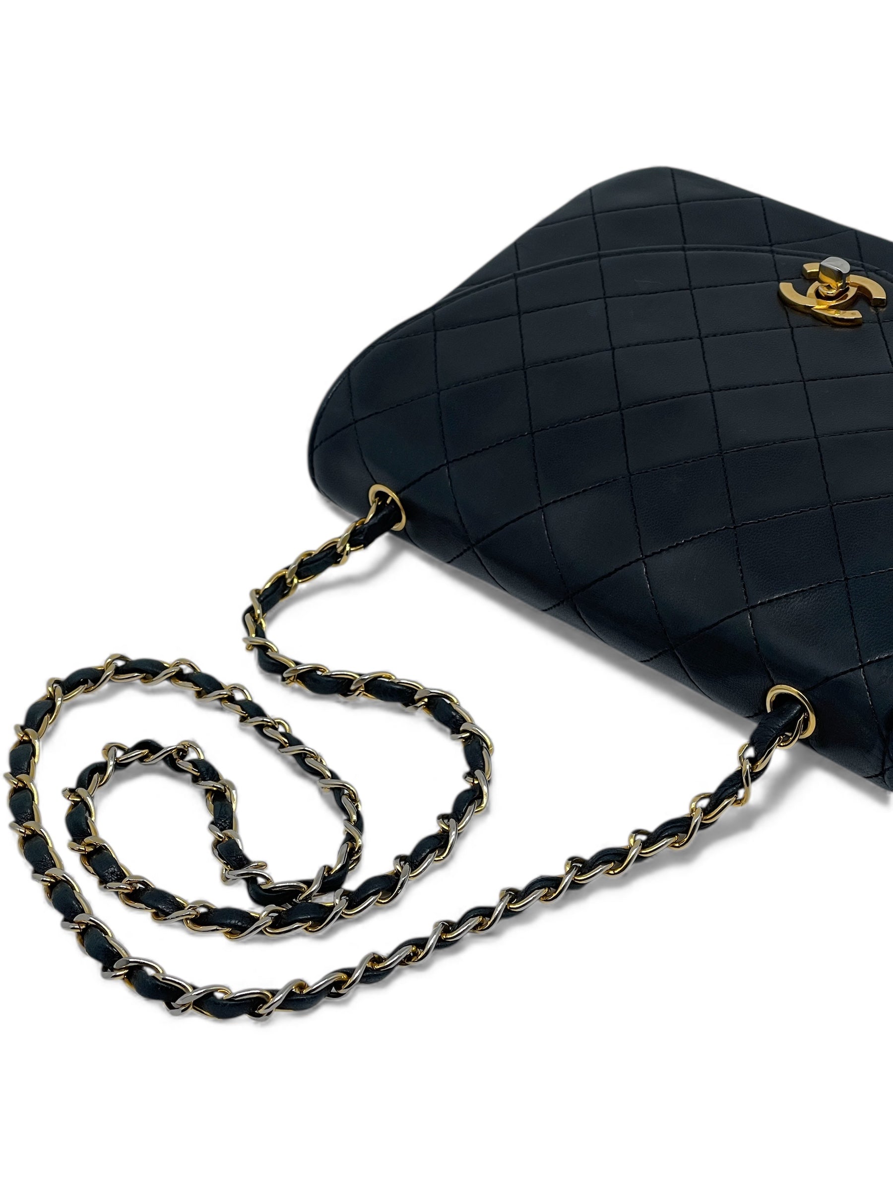 Chanel - Sac à main Demi Lune en cuir d’agneau noir