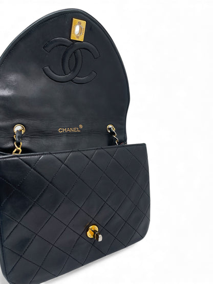 Chanel - Sac à main Demi Lune en cuir d’agneau