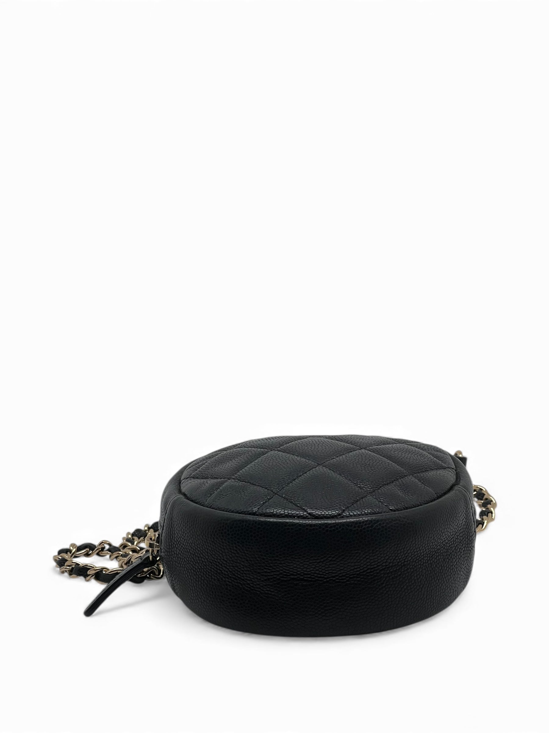 Chanel - Sac bandoulière rond zippé caviar