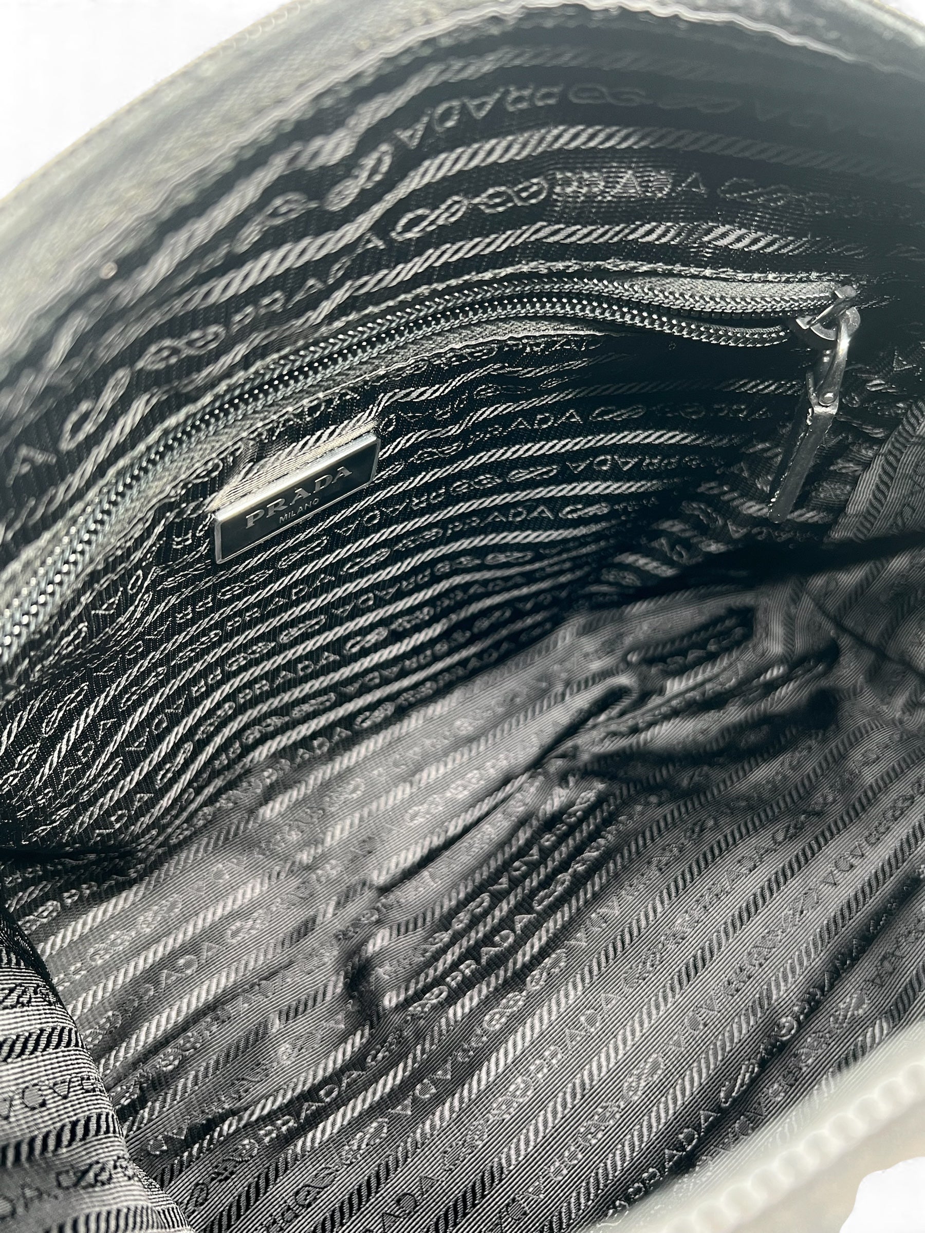 Prada - Borsa a tracolla in Re-Nylon