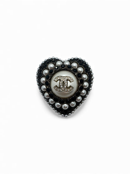 Chanel - Broche CC cœur à perles 2022