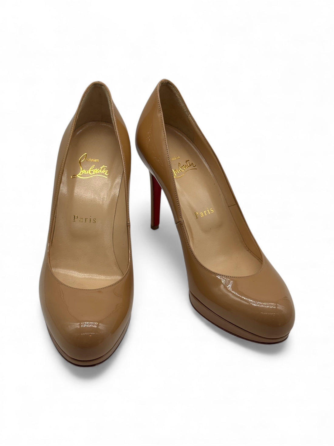 Louboutin - Escarpins beige cuir vernis bout rond T37