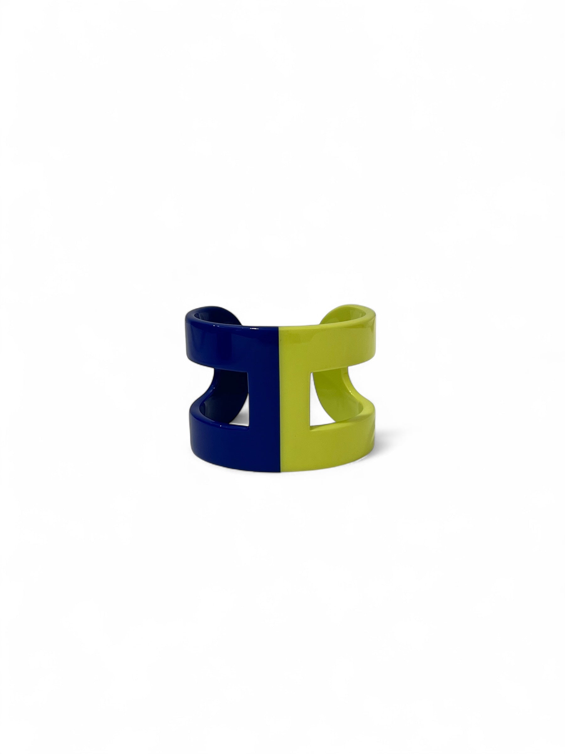 Hermès - Lacquered resin H bracelet