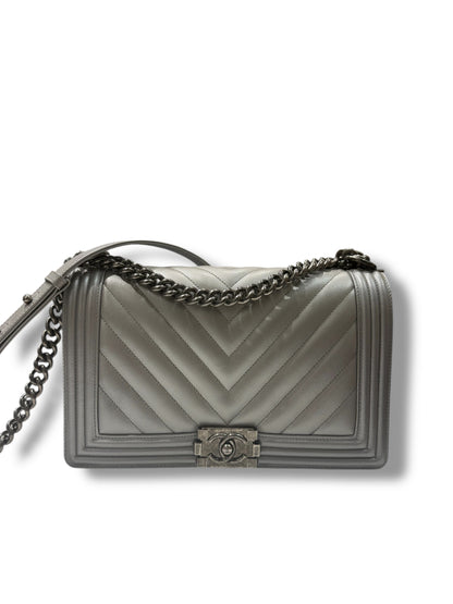 Chanel - Sac Boy 28 argenté
