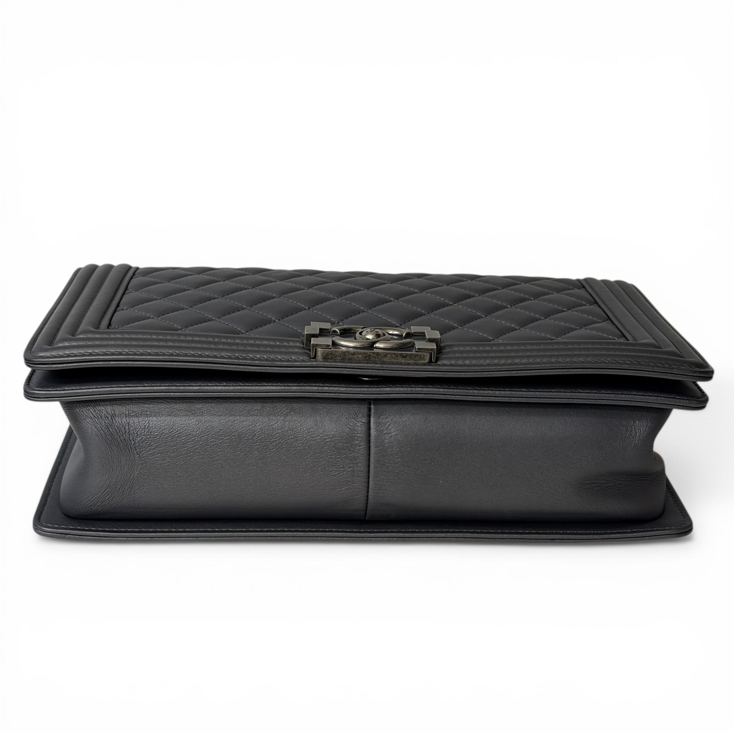 Sac Chanel Boy GM Gris Métallisé | Les Folies d’Eugénie