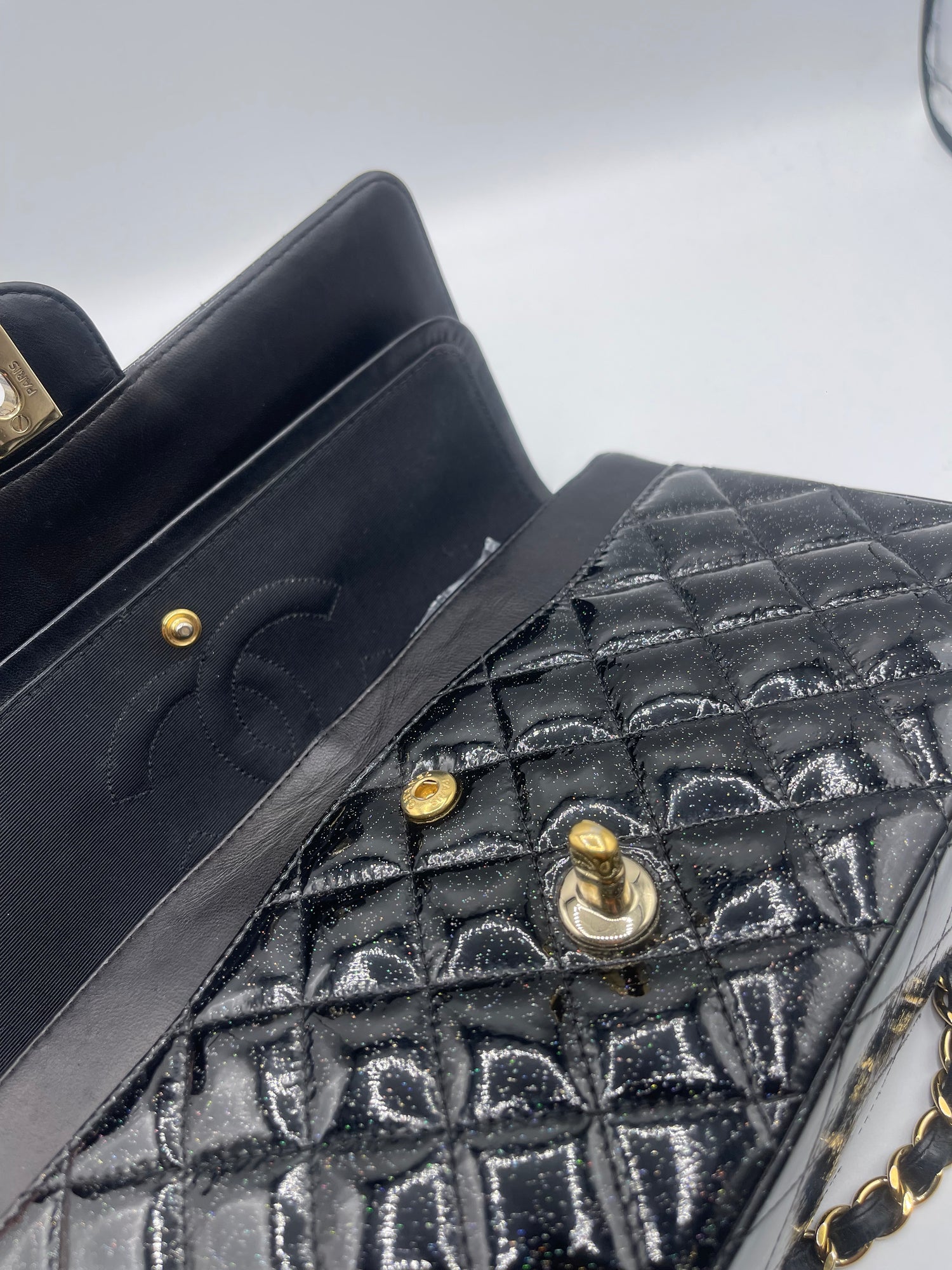 Chanel - Tasche 11.12 Zeitlos schwarz lackiert glitzernd