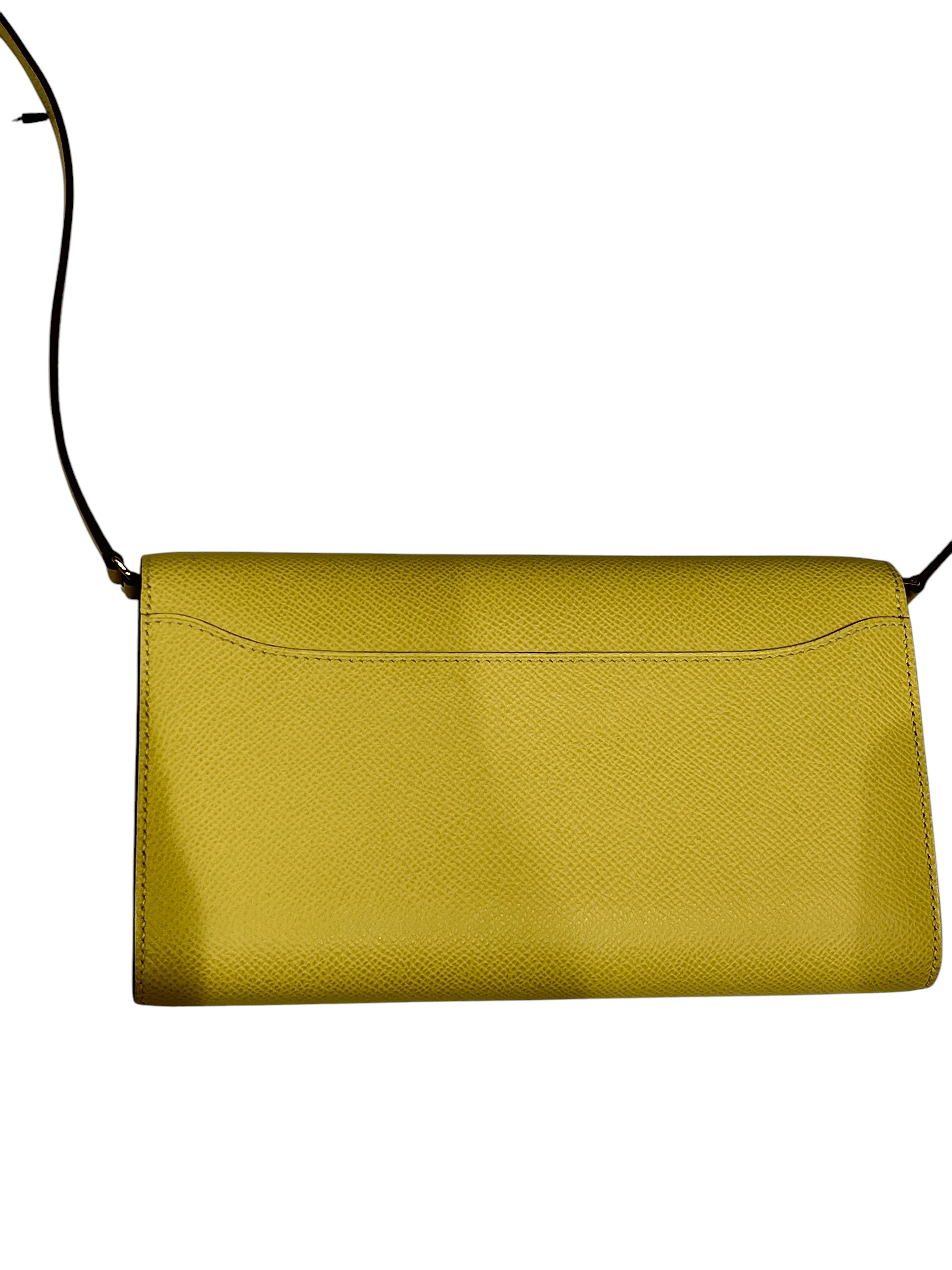 Hermès – Pochette Constance „On the Go“ aus Epsom-Leder in Küken-Gelb