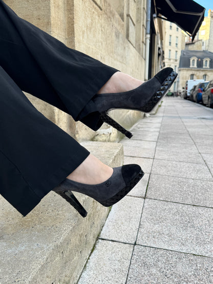 Chanel - Bi-Material CC Pumps T38,5