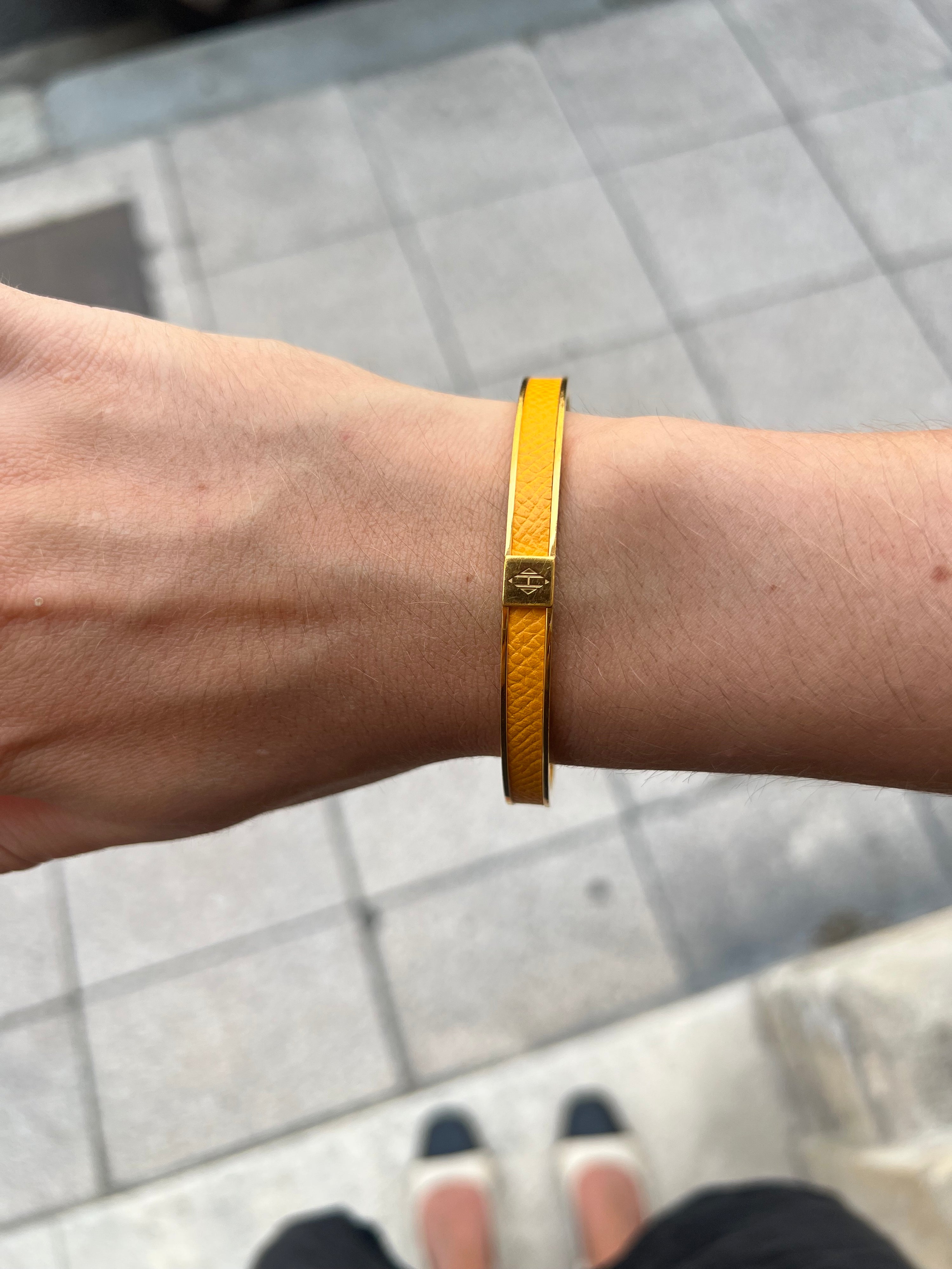 Hermès - Bracelet jaune T70