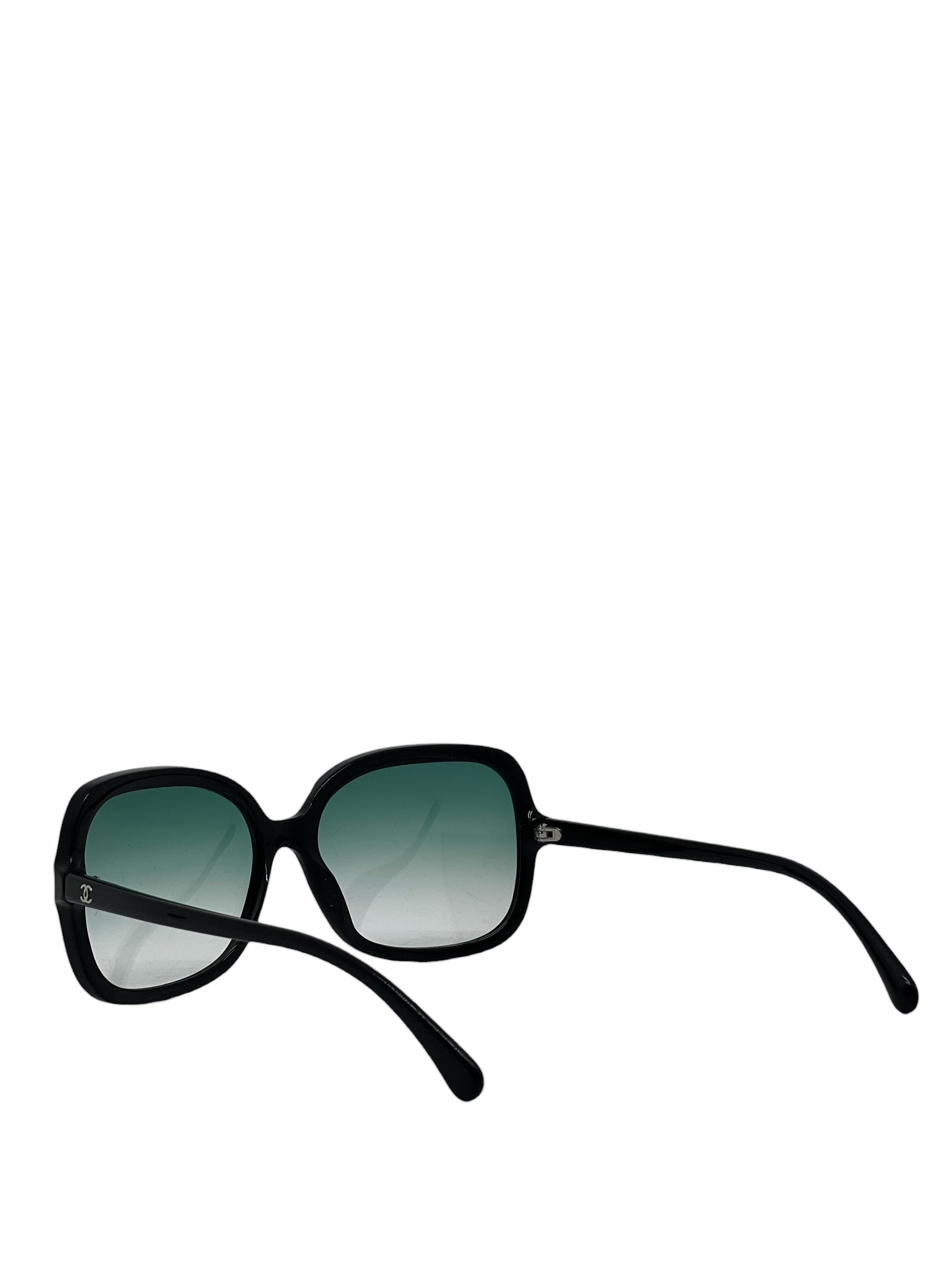 Chanel - Lunettes de soleil noir et blanche