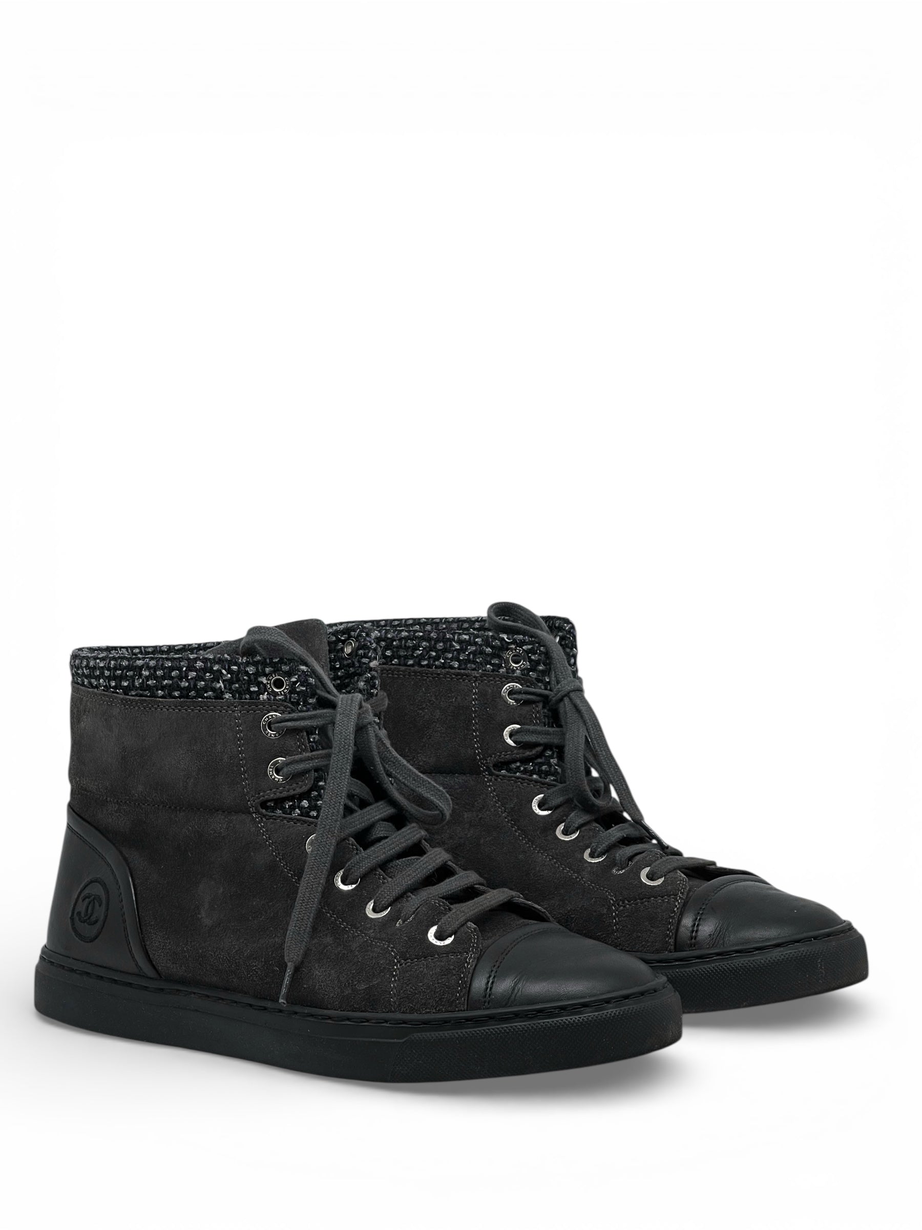 Chanel - Baskets montantes en daim T39