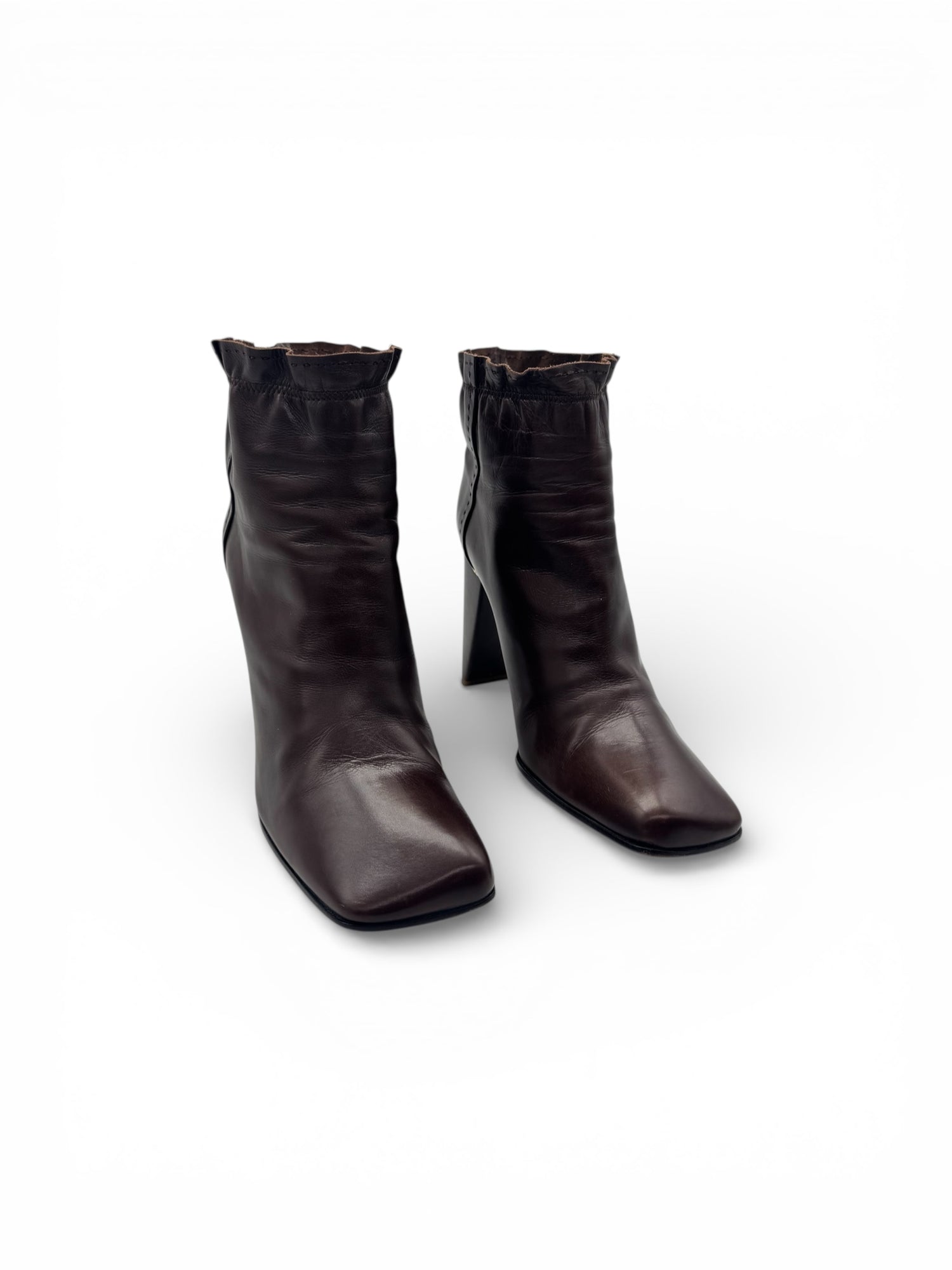 Louis Vuitton - Bottines à Bout Carré T39 | Les Folies d&