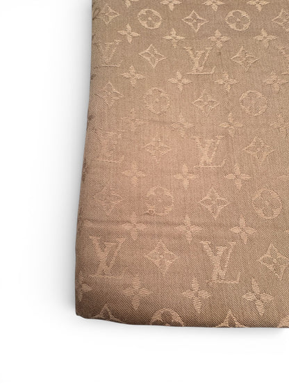 Louis Vuitton - Étole Monogram Rose | Les Folies d&