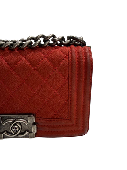 Chanel – Sac Boy Small En Veau Suédé Rouge | Les Folies d’Eugénie