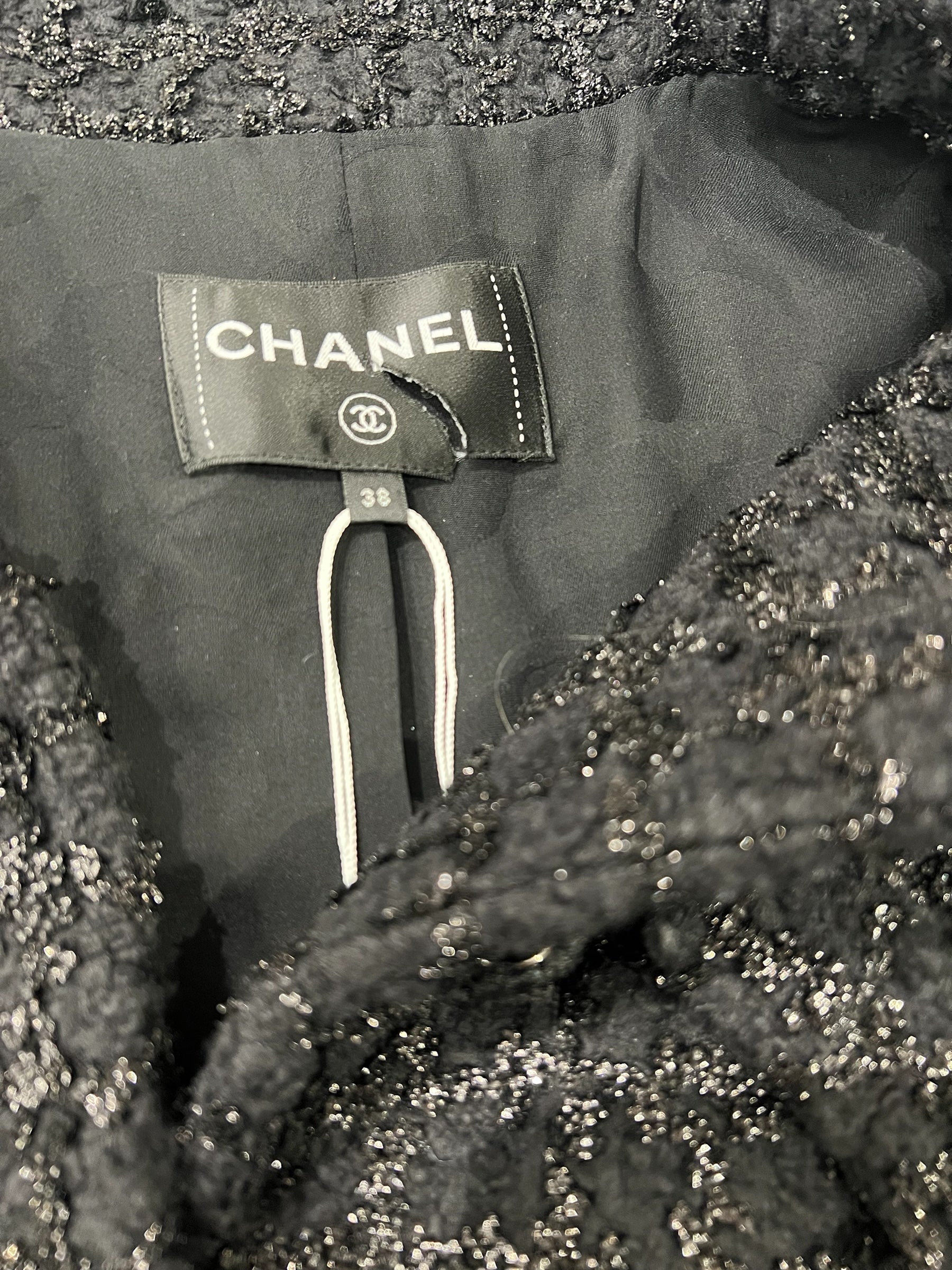Chanel - Gilet Long en Tweed Noir T38 | Les Folies d’Eugénie
