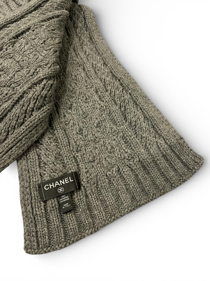 Chanel - Écharpe Grise Avec Logo Chanel N5 | Les Folies d’Eugénie