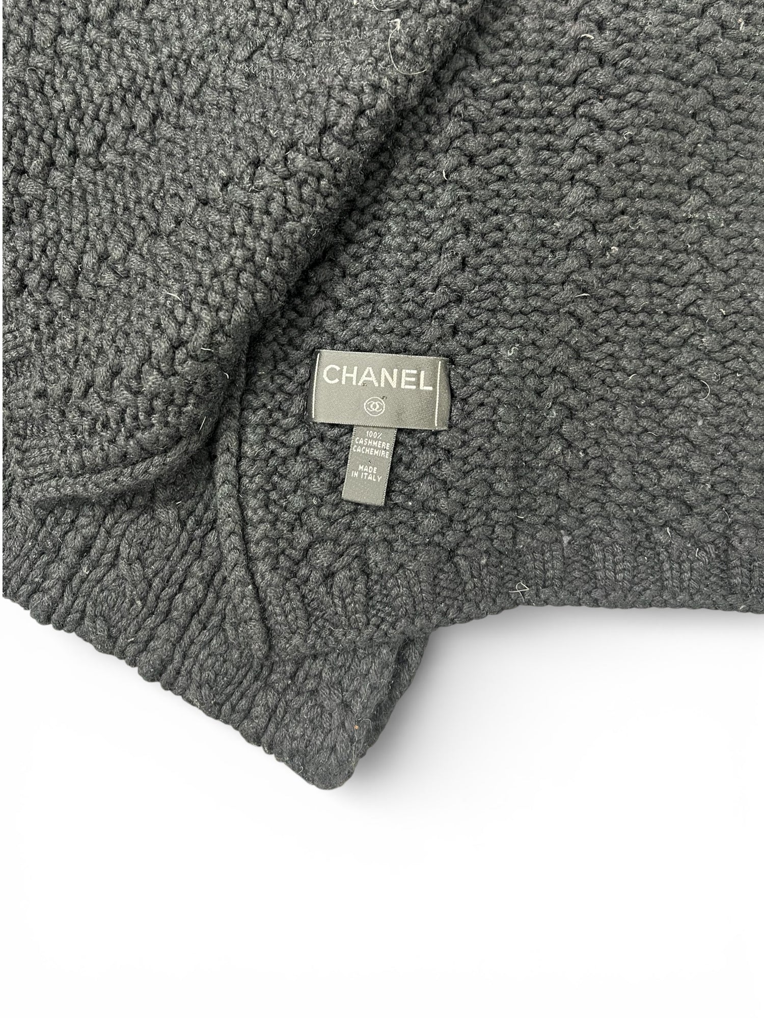 Chanel - ÉCharpe Noire Avec Logo CC Argenté | Les Folies d’Eugénie