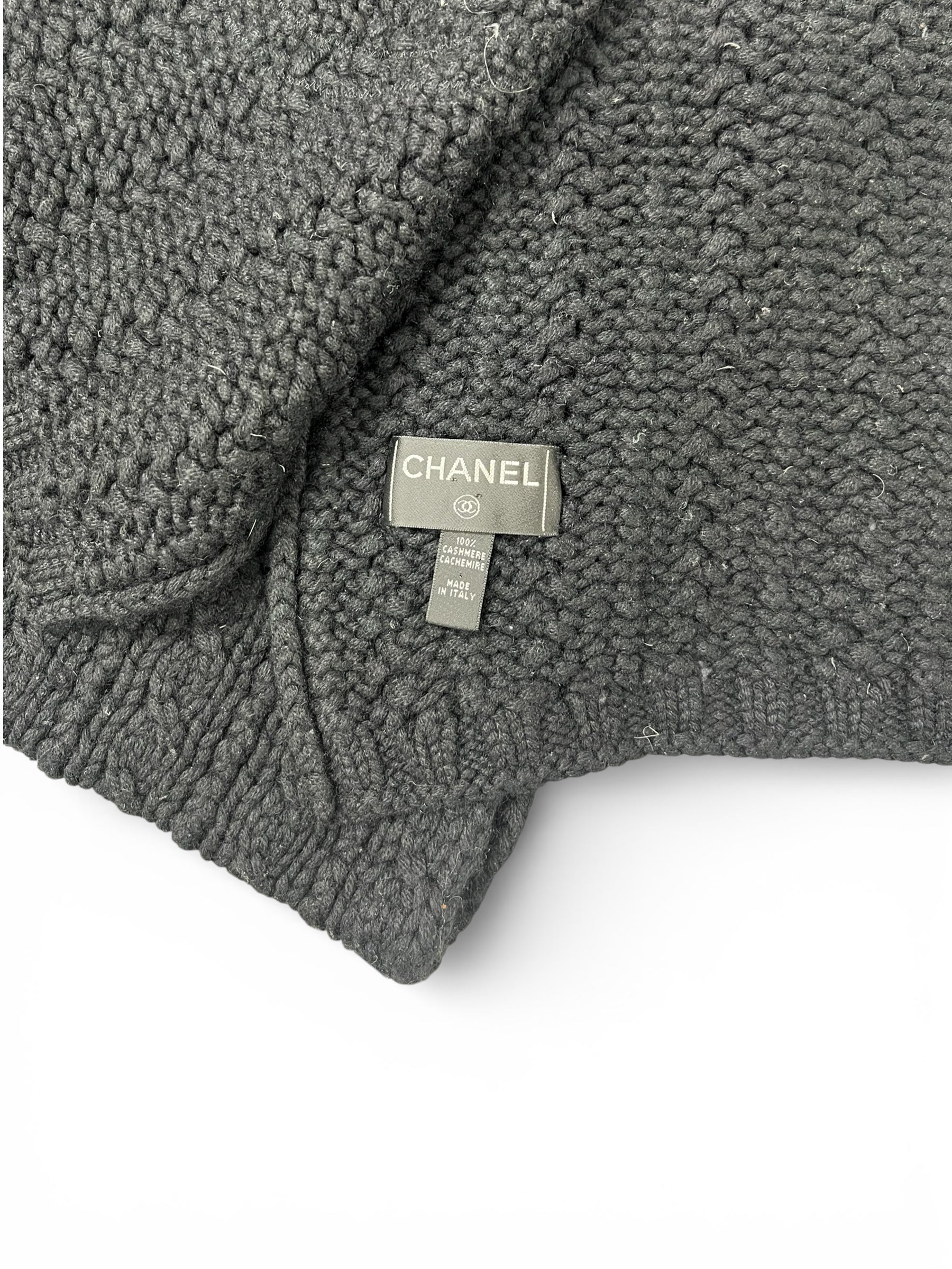 Chanel - ÉCharpe Noire Avec Logo CC Argenté | Les Folies d’Eugénie