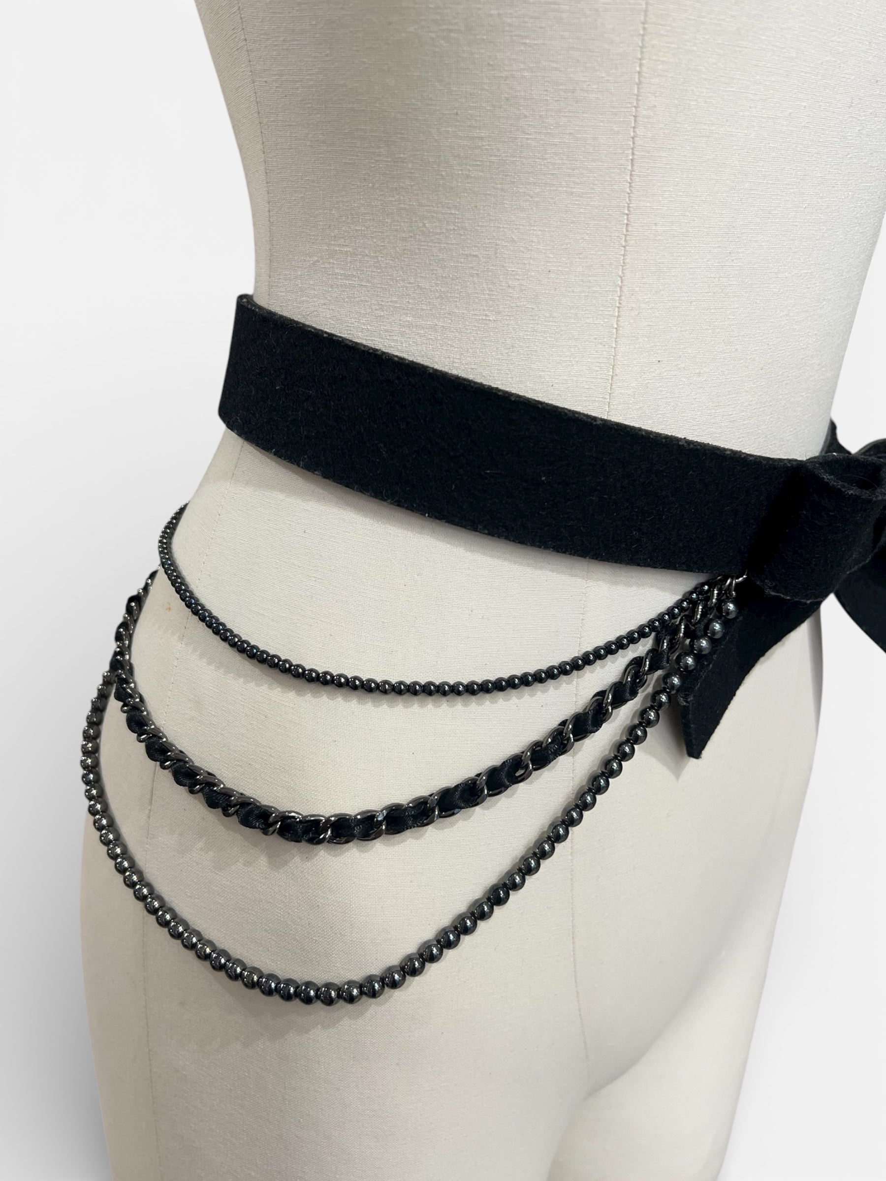 Chanel - Ceinture avec nœud et chaîne noire T85
