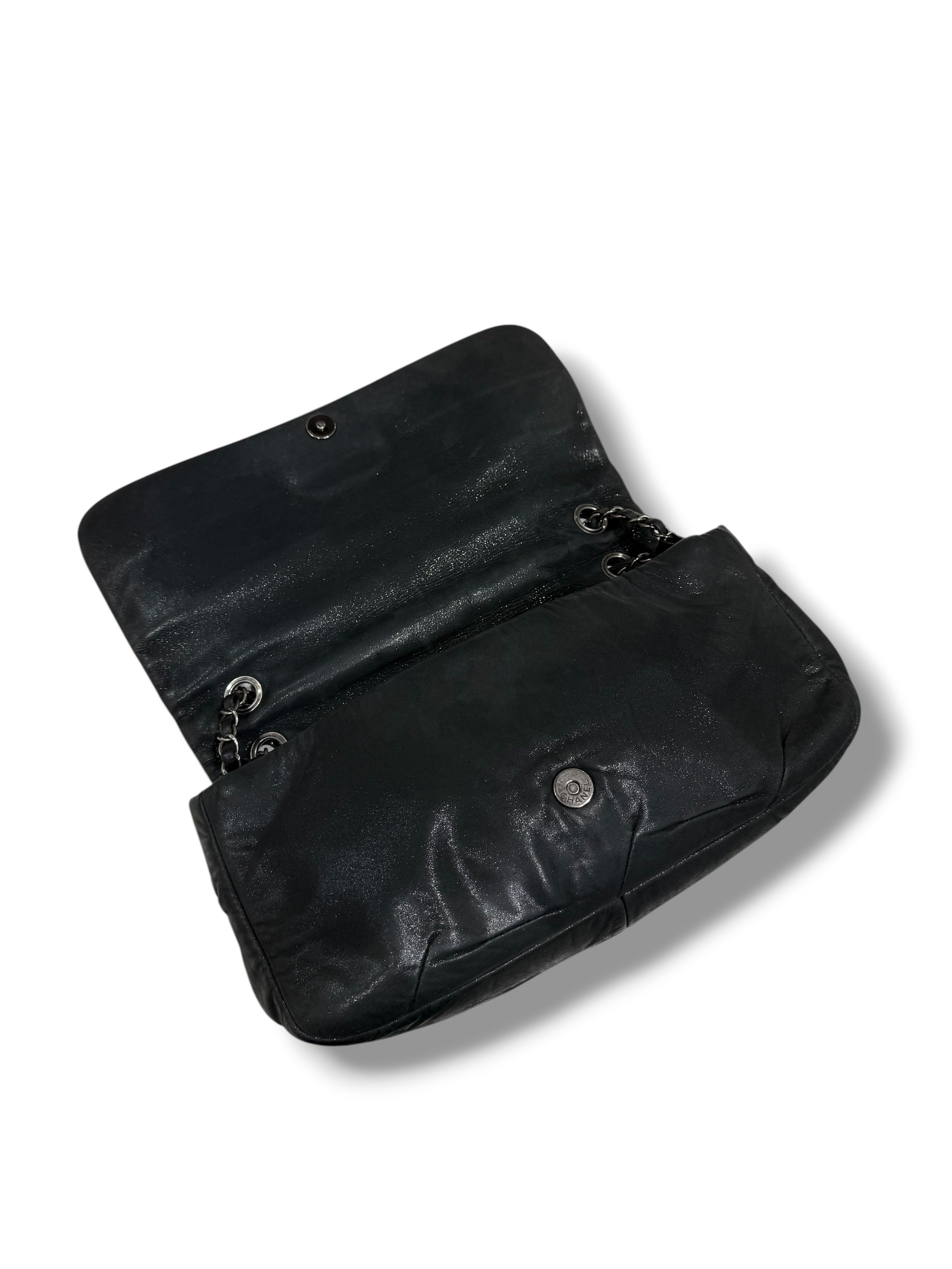 Chanel - Sac Classique allongé vert de gris irisé