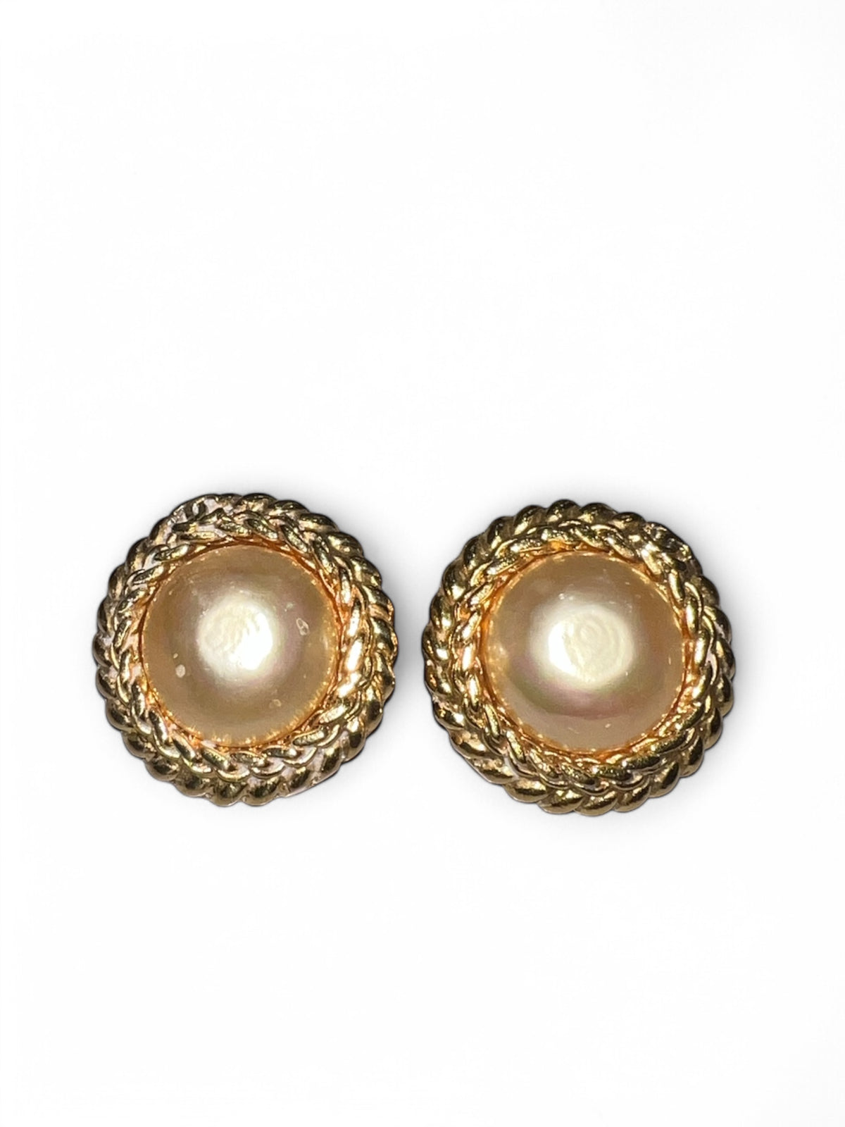 Chanel - Vogue clip-on earrings