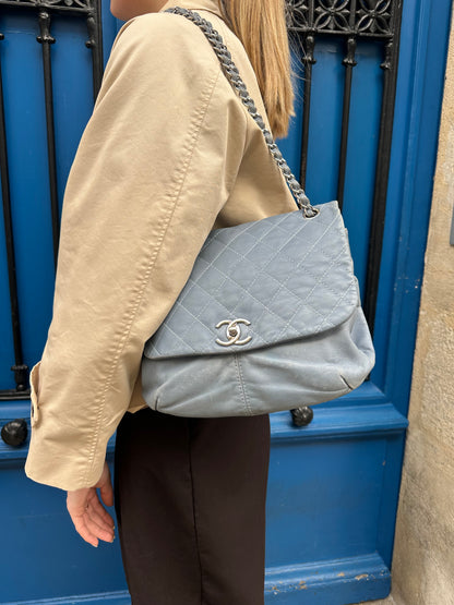 Chanel - Sac à rabat bleu ciel