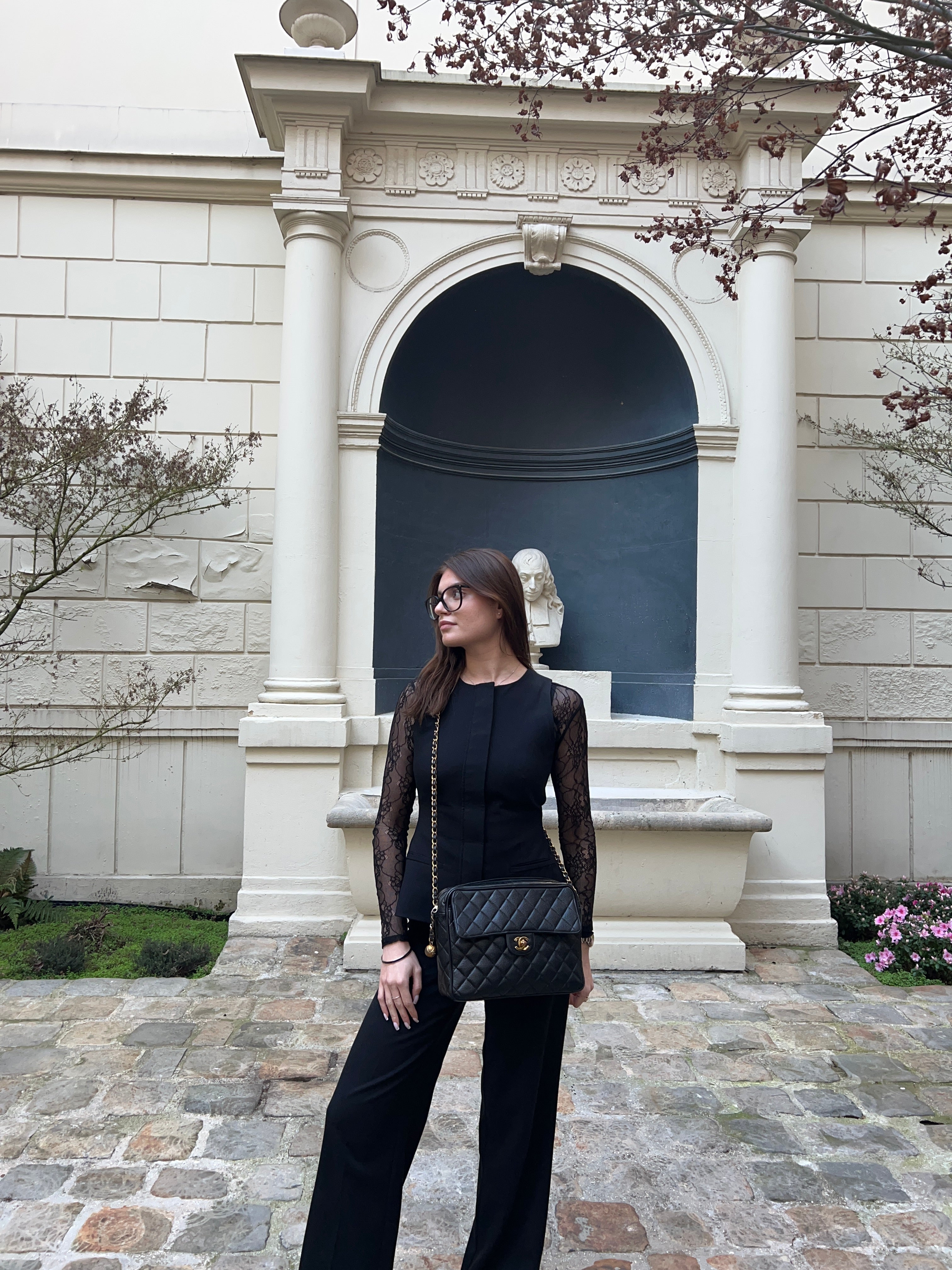 Chanel - Sac noir Camera en cuir Caviar