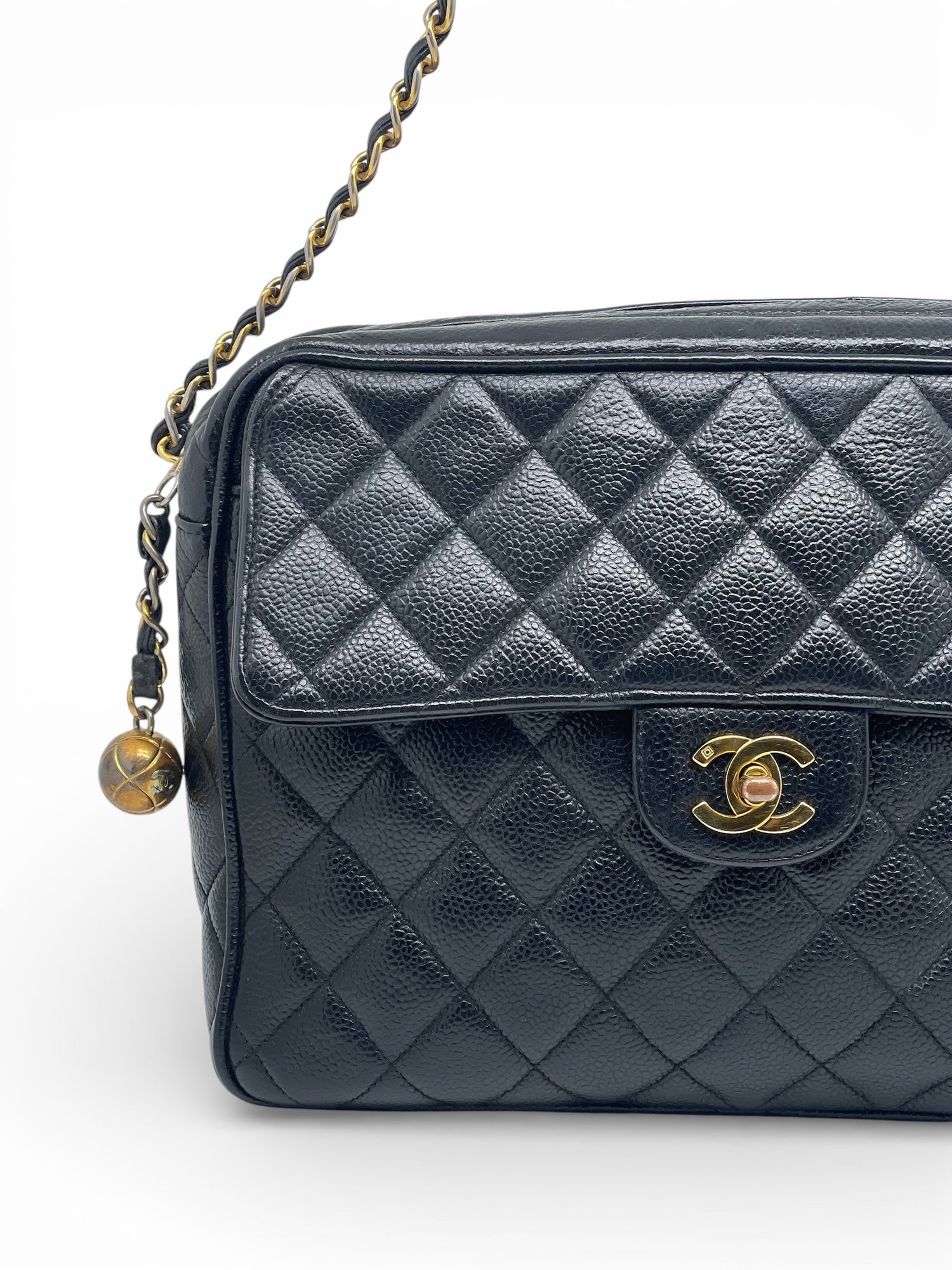 Chanel - Sac noir Camera en cuir Caviar