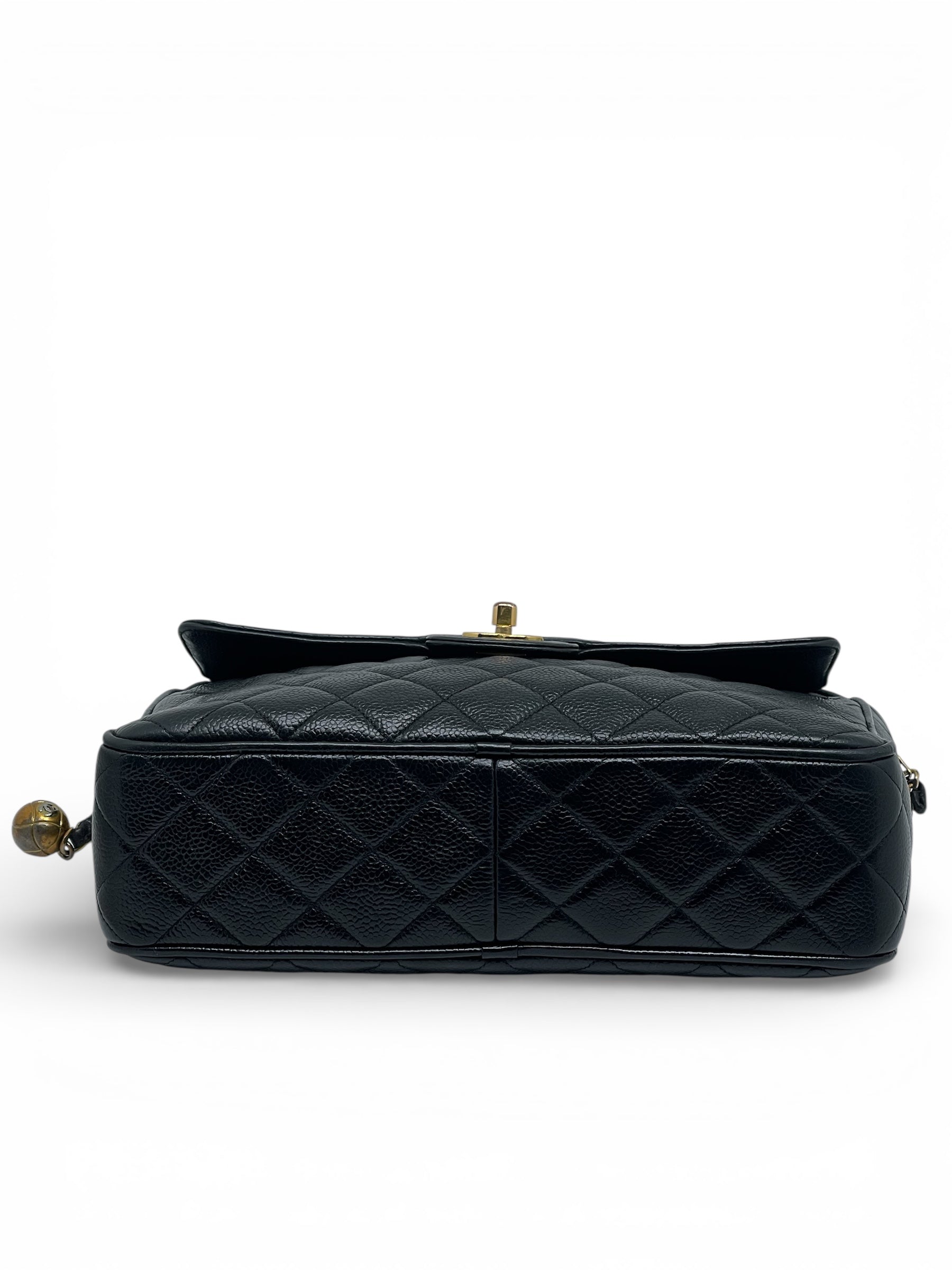Chanel - Sac noir Camera en cuir Caviar