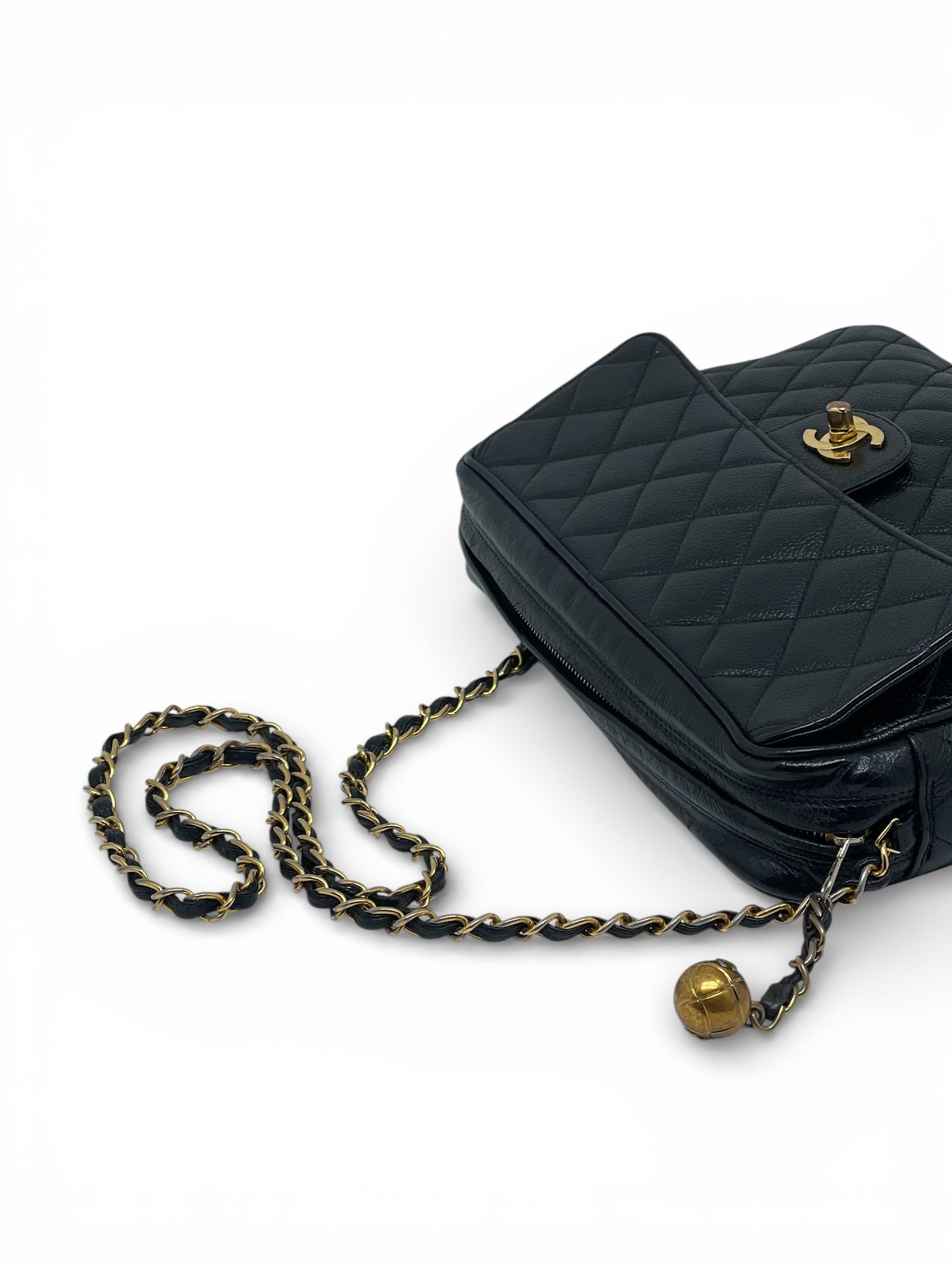 Chanel - Sac noir Camera en cuir Caviar