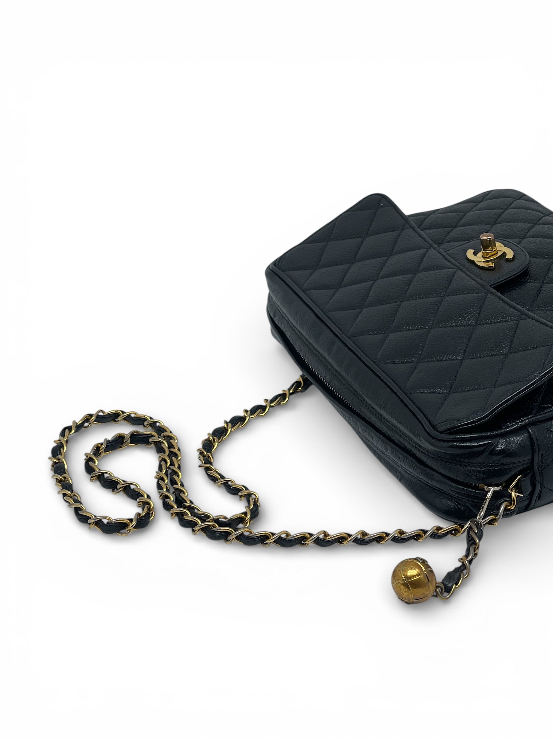 Chanel - Sac noir Camera en cuir Caviar