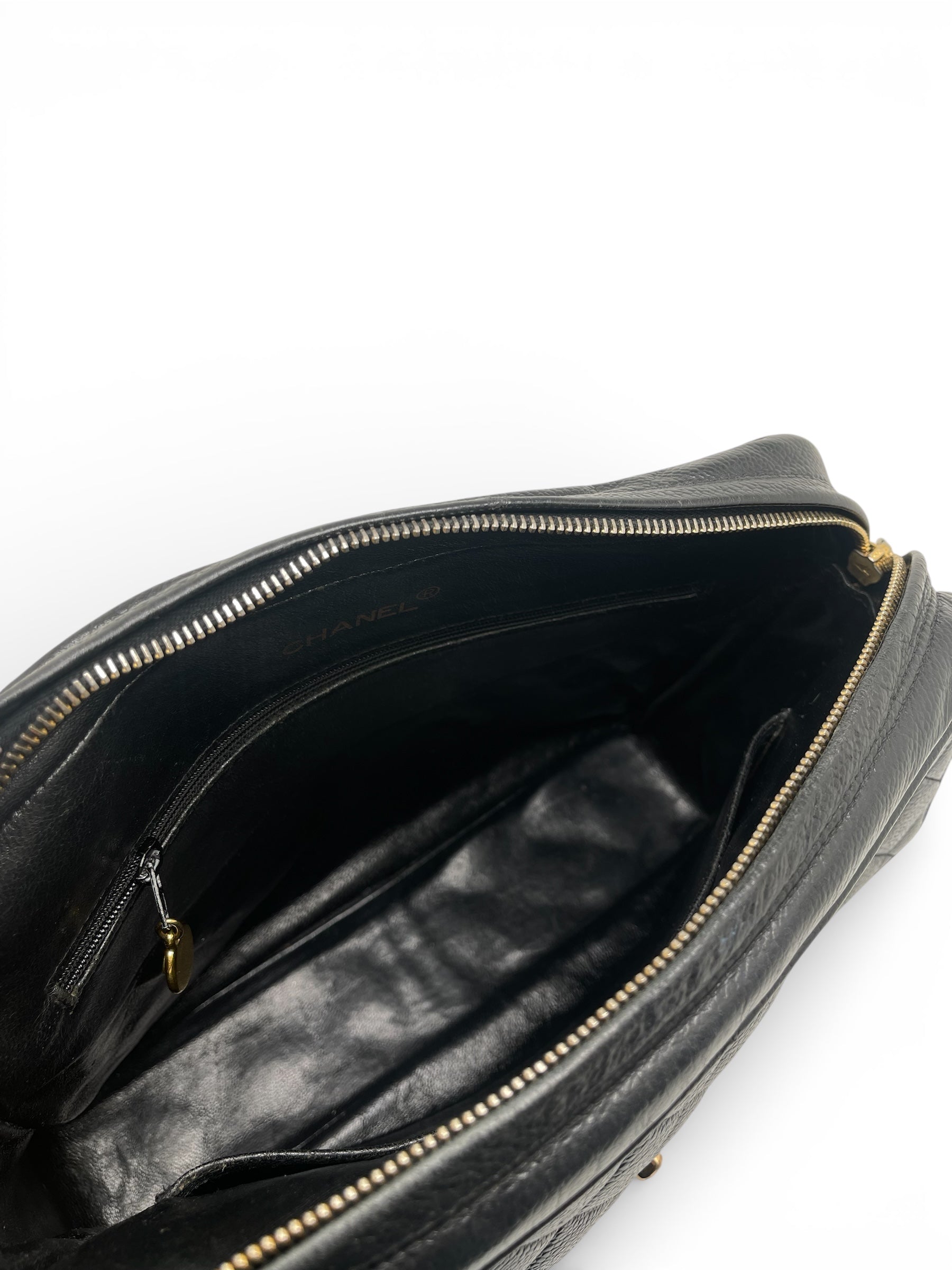 Chanel - Sac noir Camera en cuir Caviar