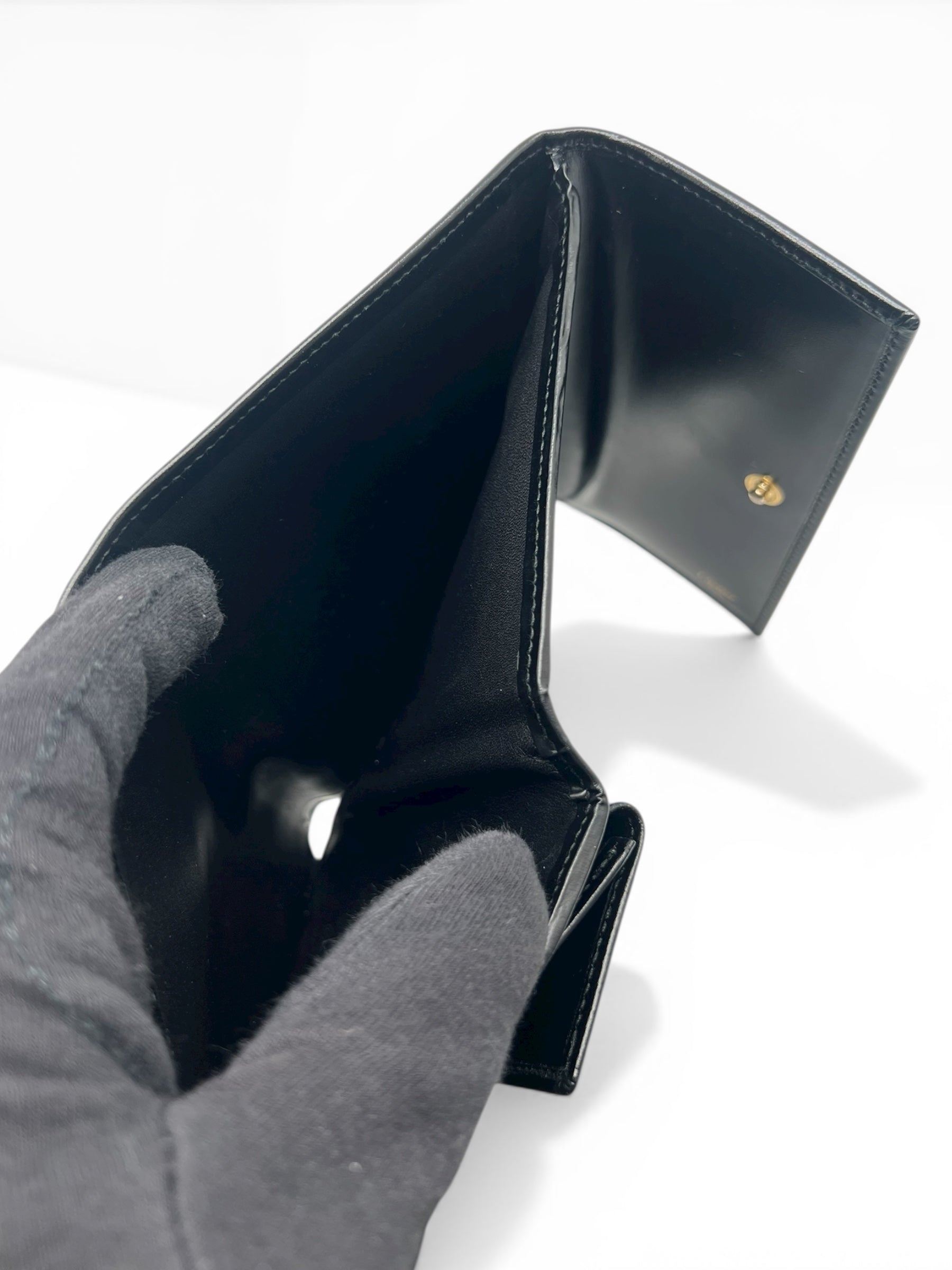 Cartier Petite Portefeuille En Cuir Noir Vintage | Les Folies d’Eugénie