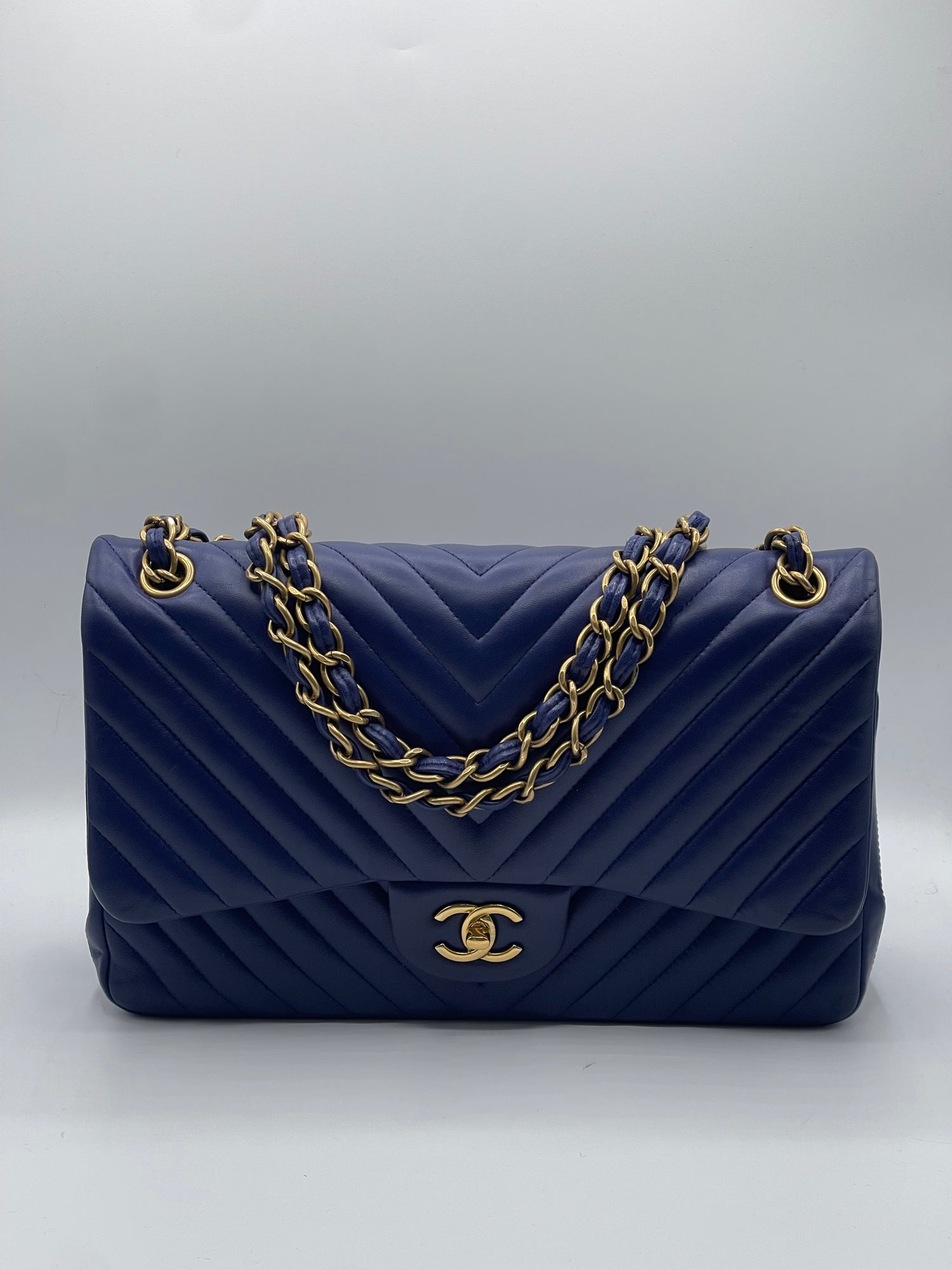 Chanel - Sac Jumbo chevron bleu