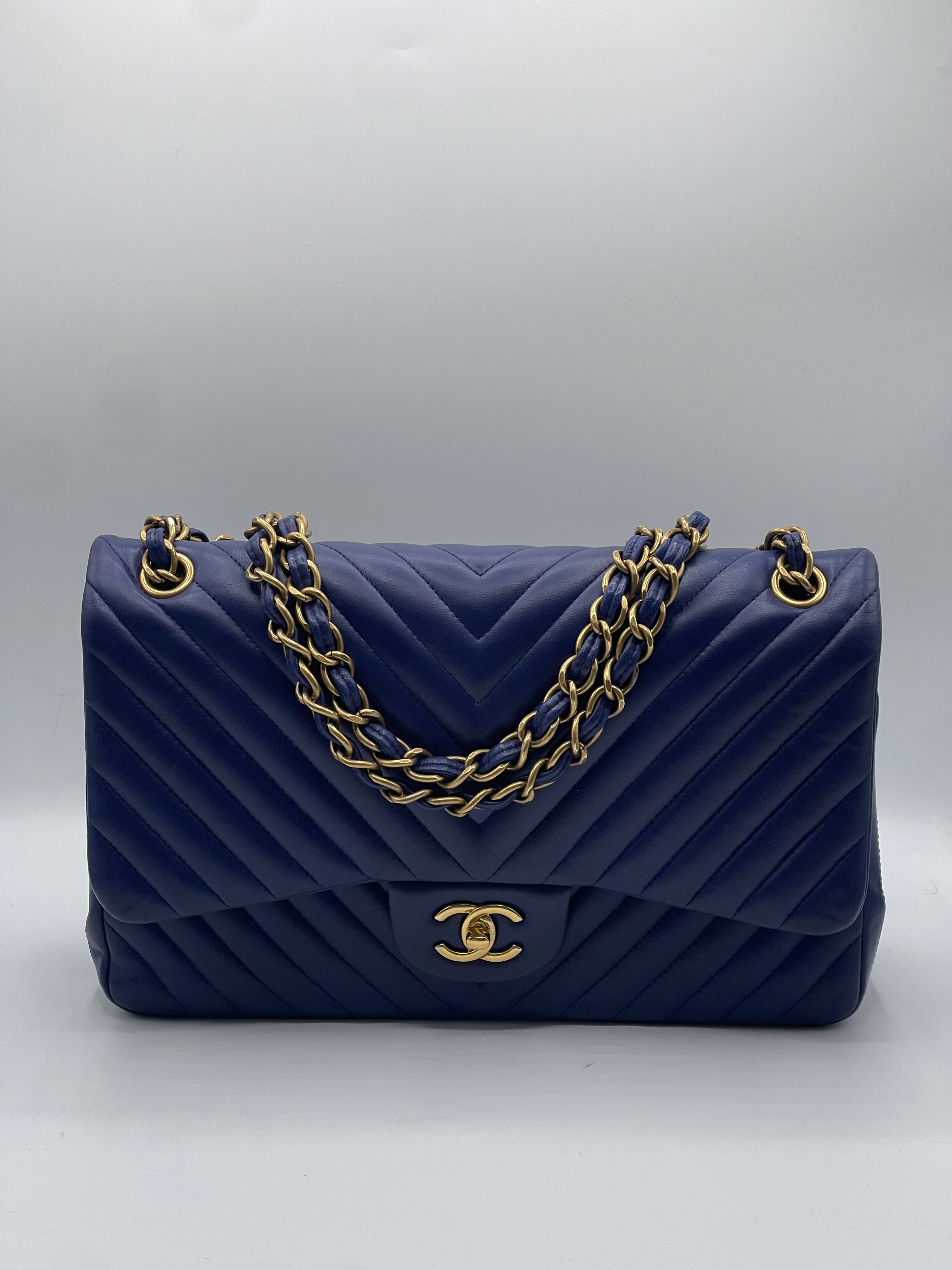 Chanel - Sac Jumbo chevron bleu