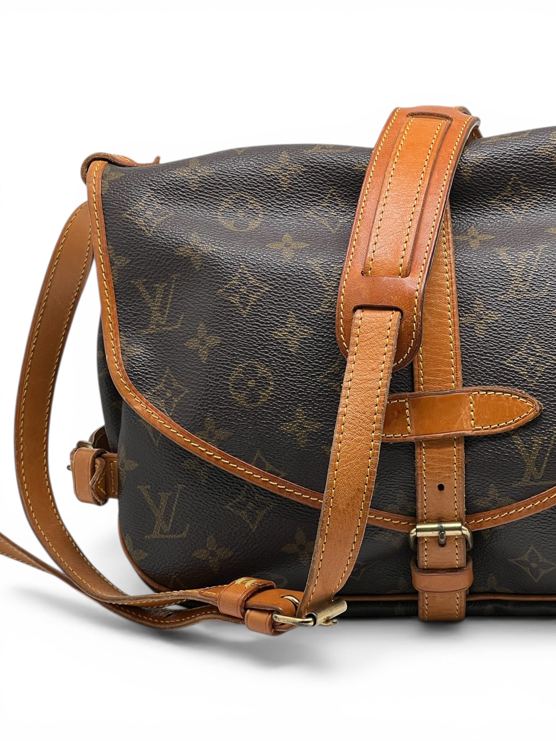Louis Vuitton Sac Saumur Monogram Avec Bandoulière | Les Folies d’Eugénie