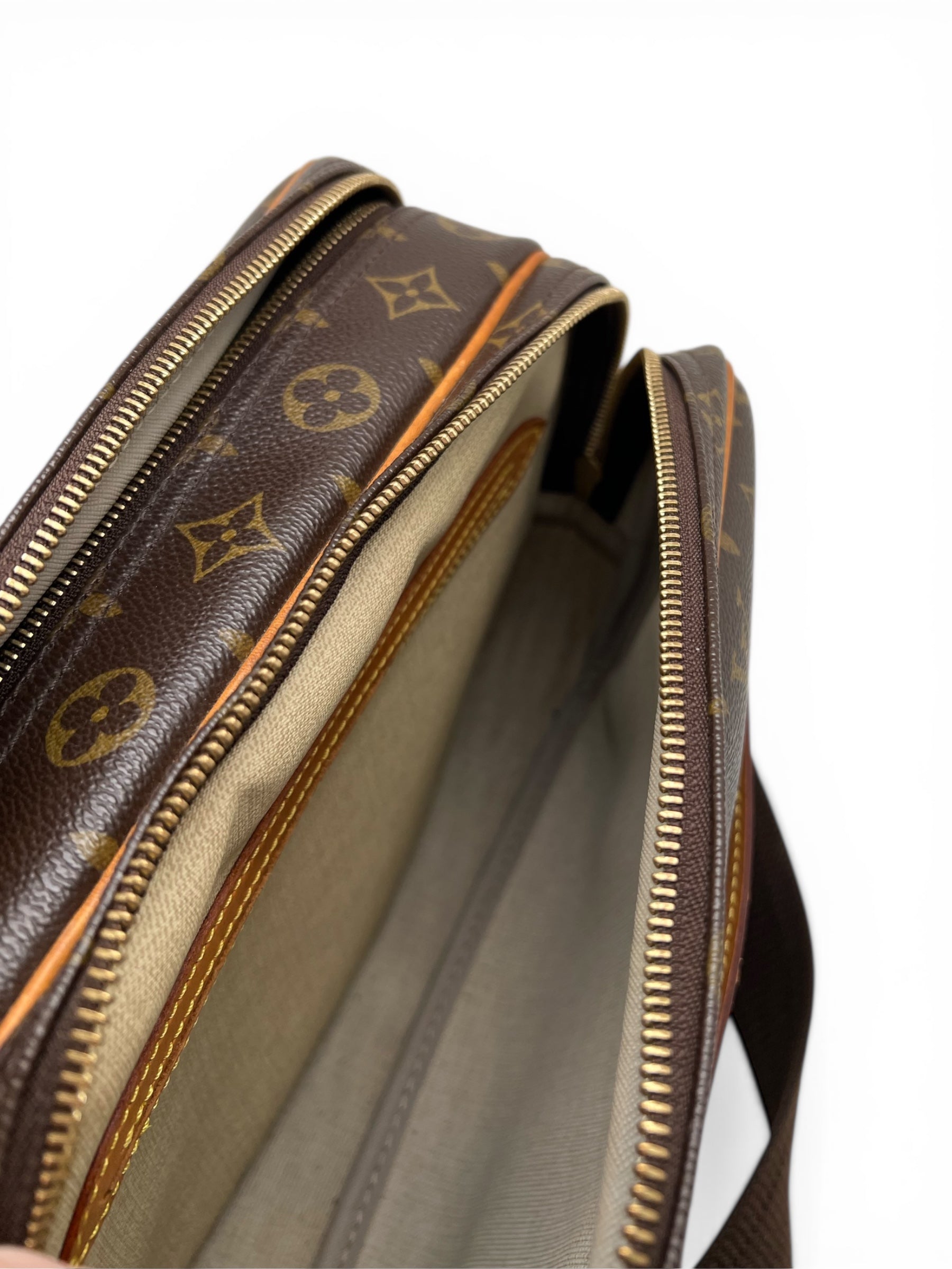 Louis Vuitton - Sac reporter monogram