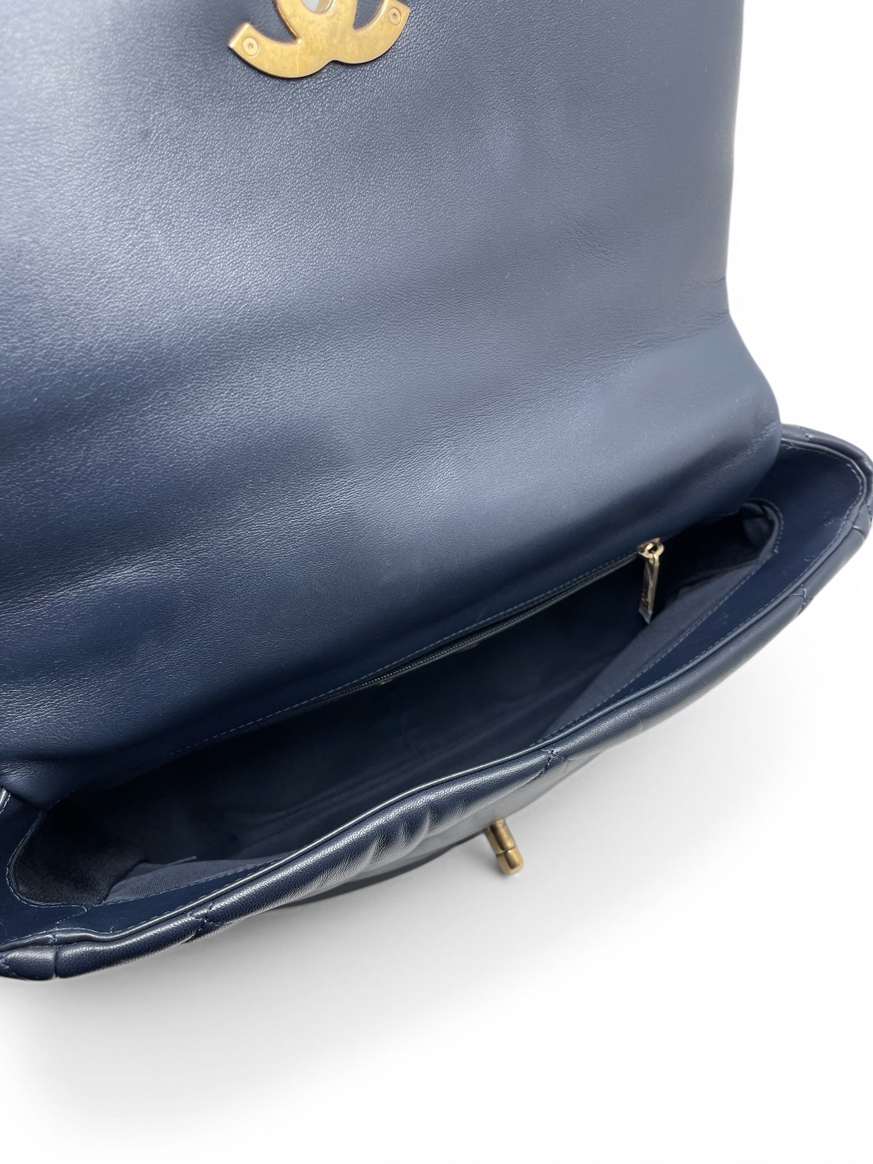 Sac Chanel 19 Bleu Marine | Les Folies d’Eugénie