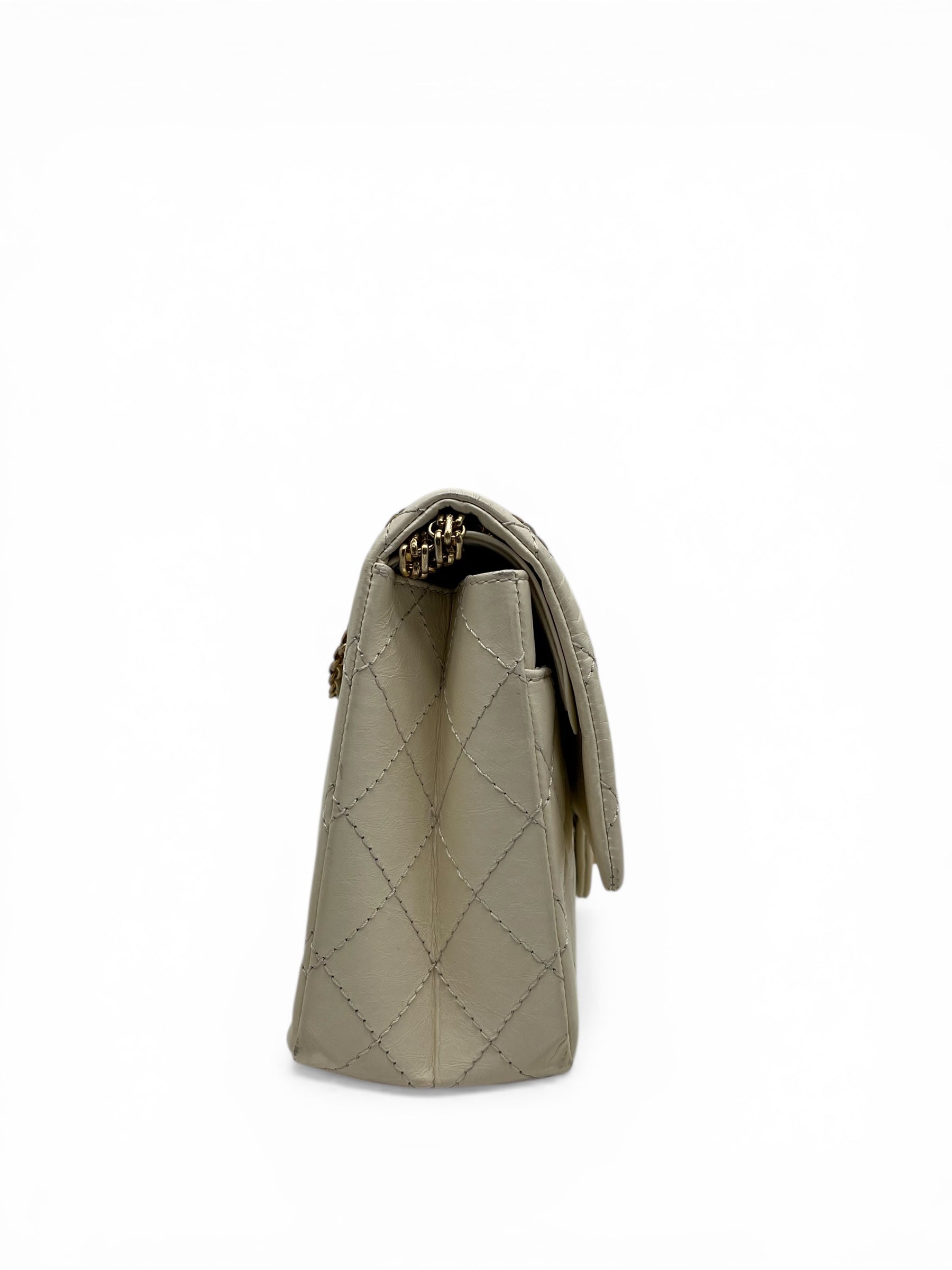 Sac Chanel 2.55 Beige Taille 28 | Les Folies d’Eugénie