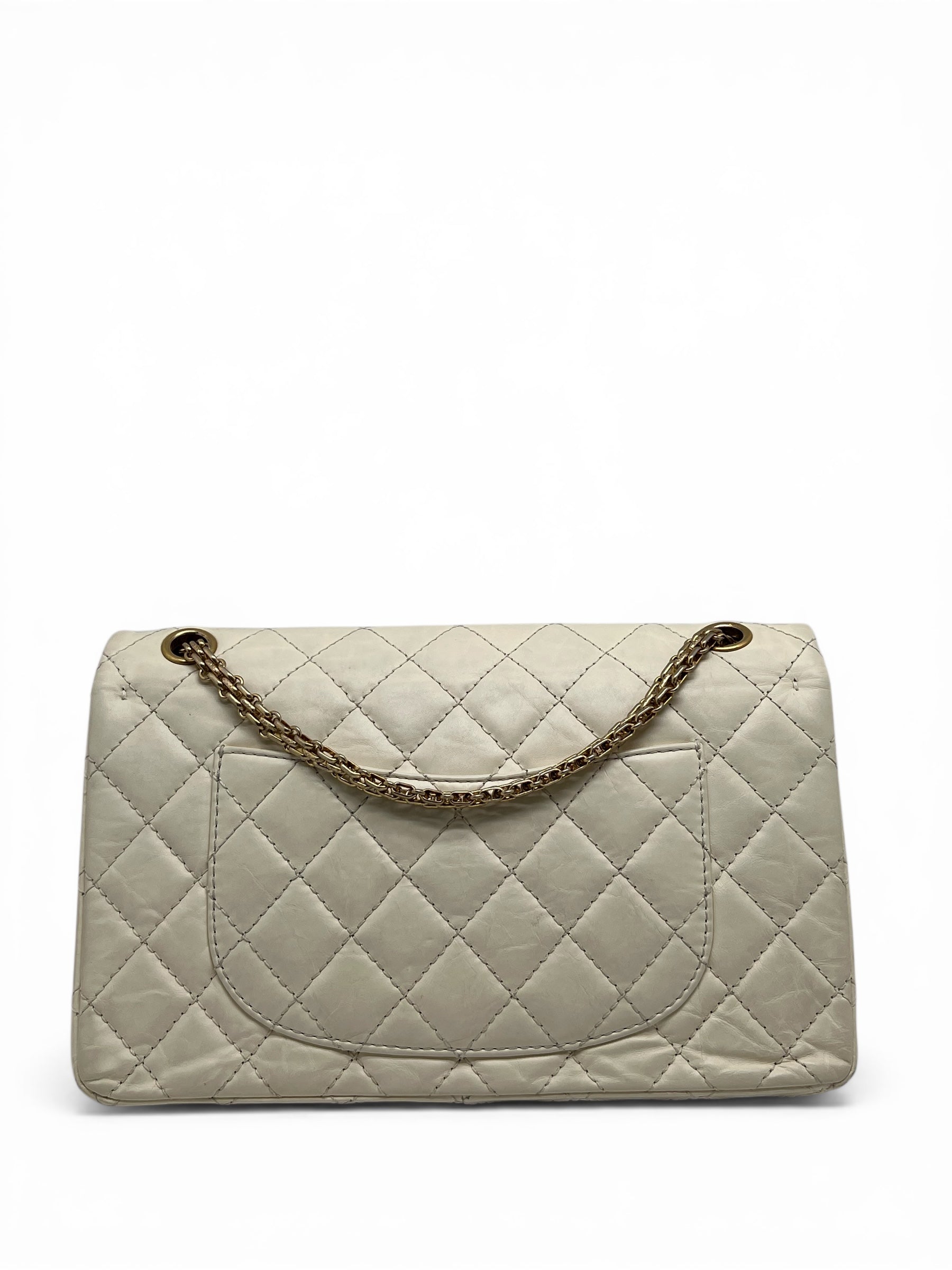 Sac Chanel 2.55 Beige Taille 28 | Les Folies d’Eugénie