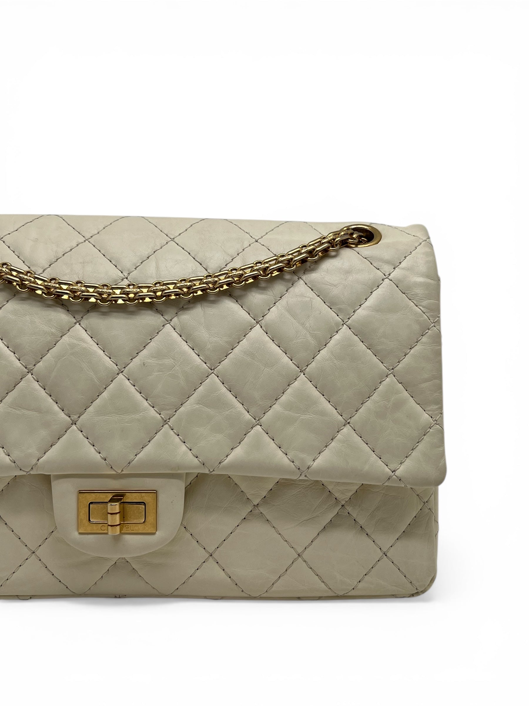 Sac Chanel 2.55 Beige Taille 28 | Les Folies d’Eugénie