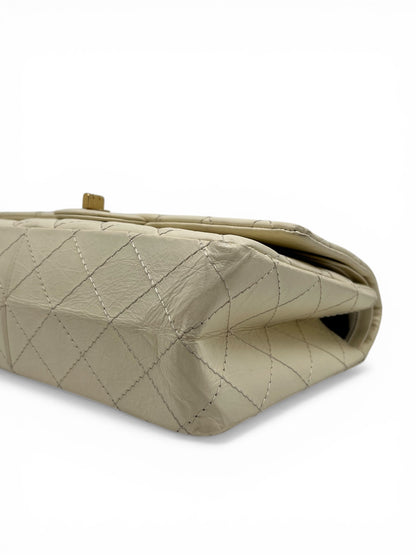 Sac Chanel 2.55 Beige Taille 28 | Les Folies d’Eugénie